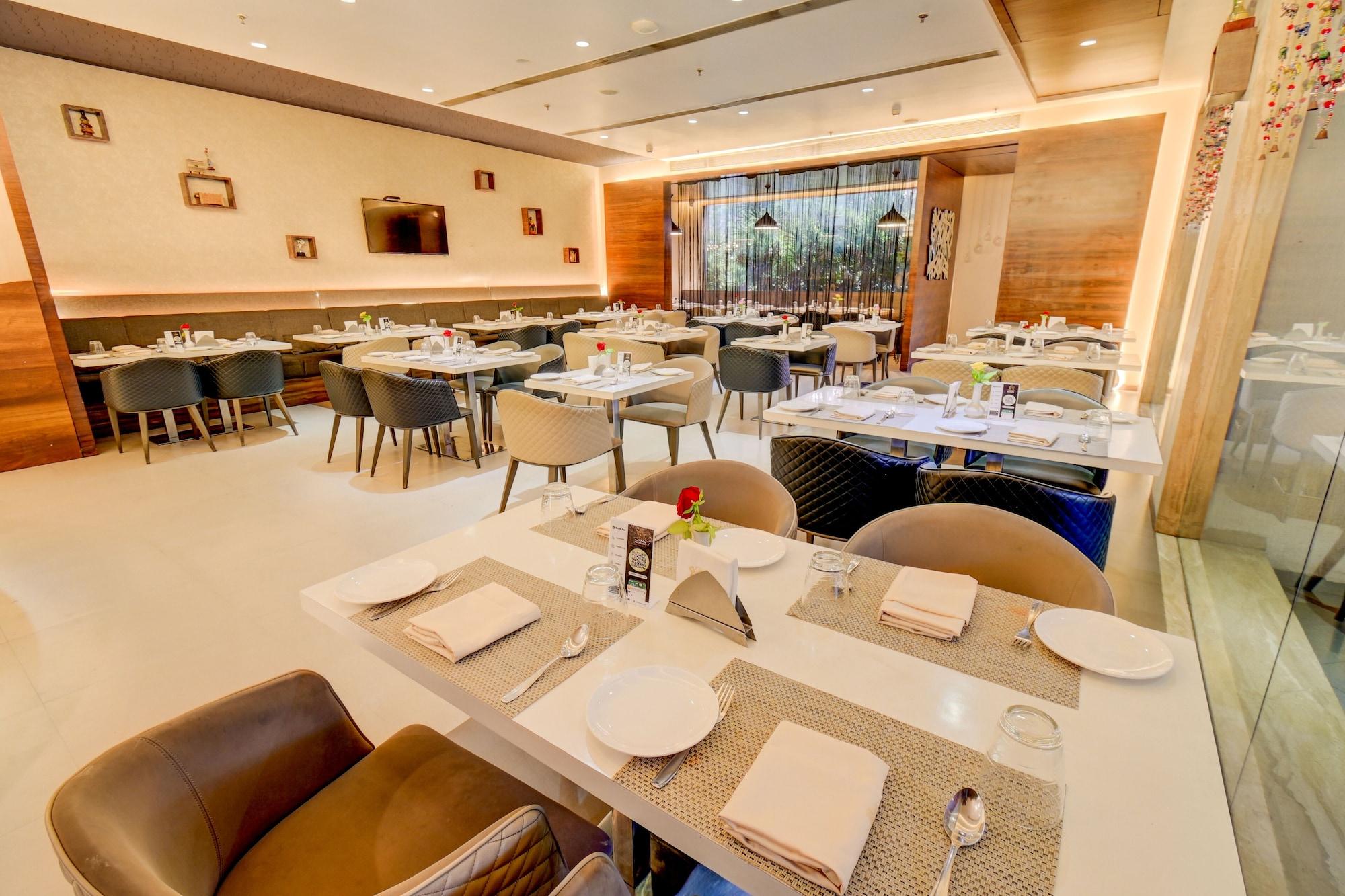 Restaurant The SSK Solitaire Hotel & Banquets
