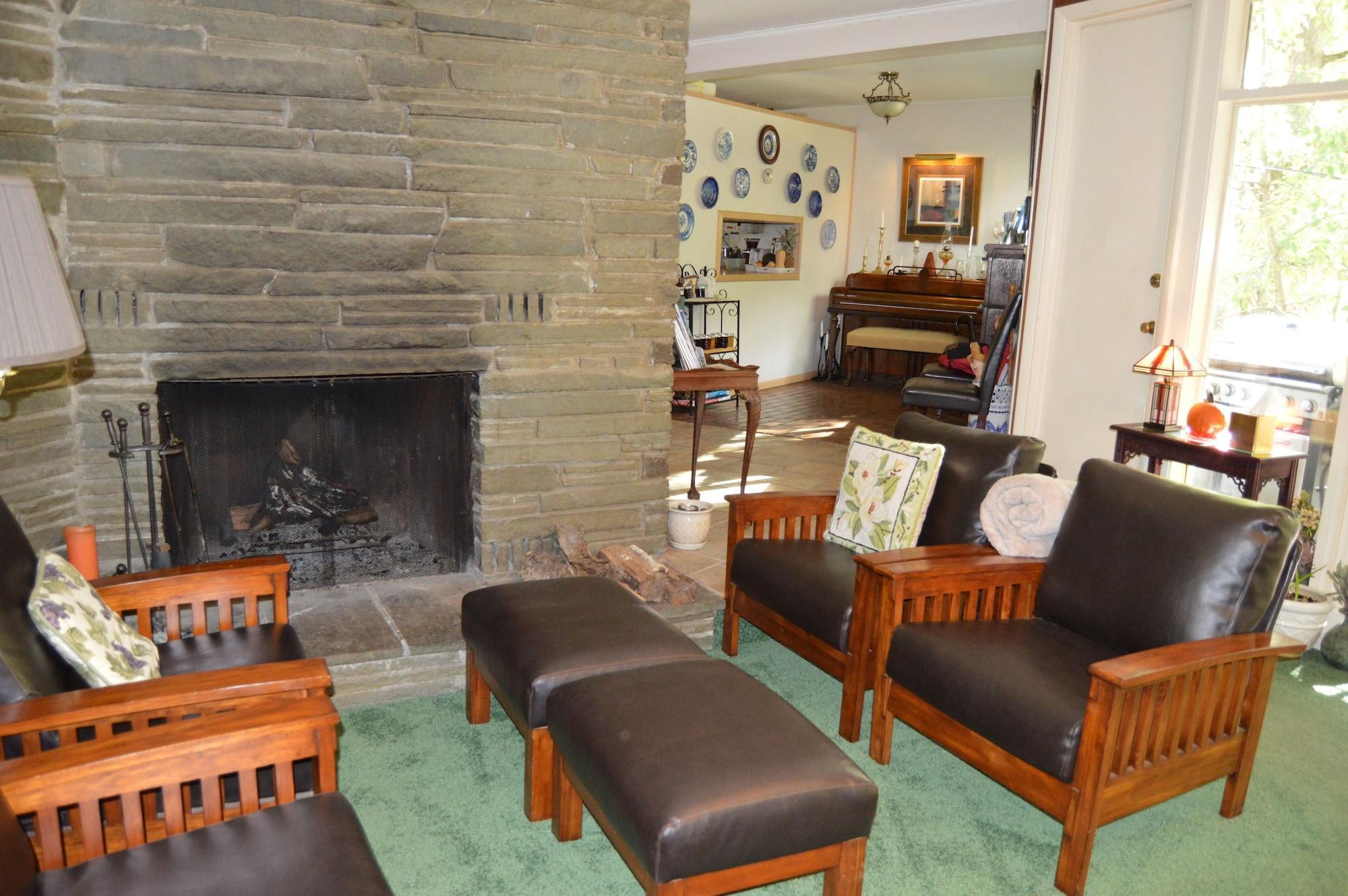 Vista Lobby Inn the Woods Bed and Breakfast