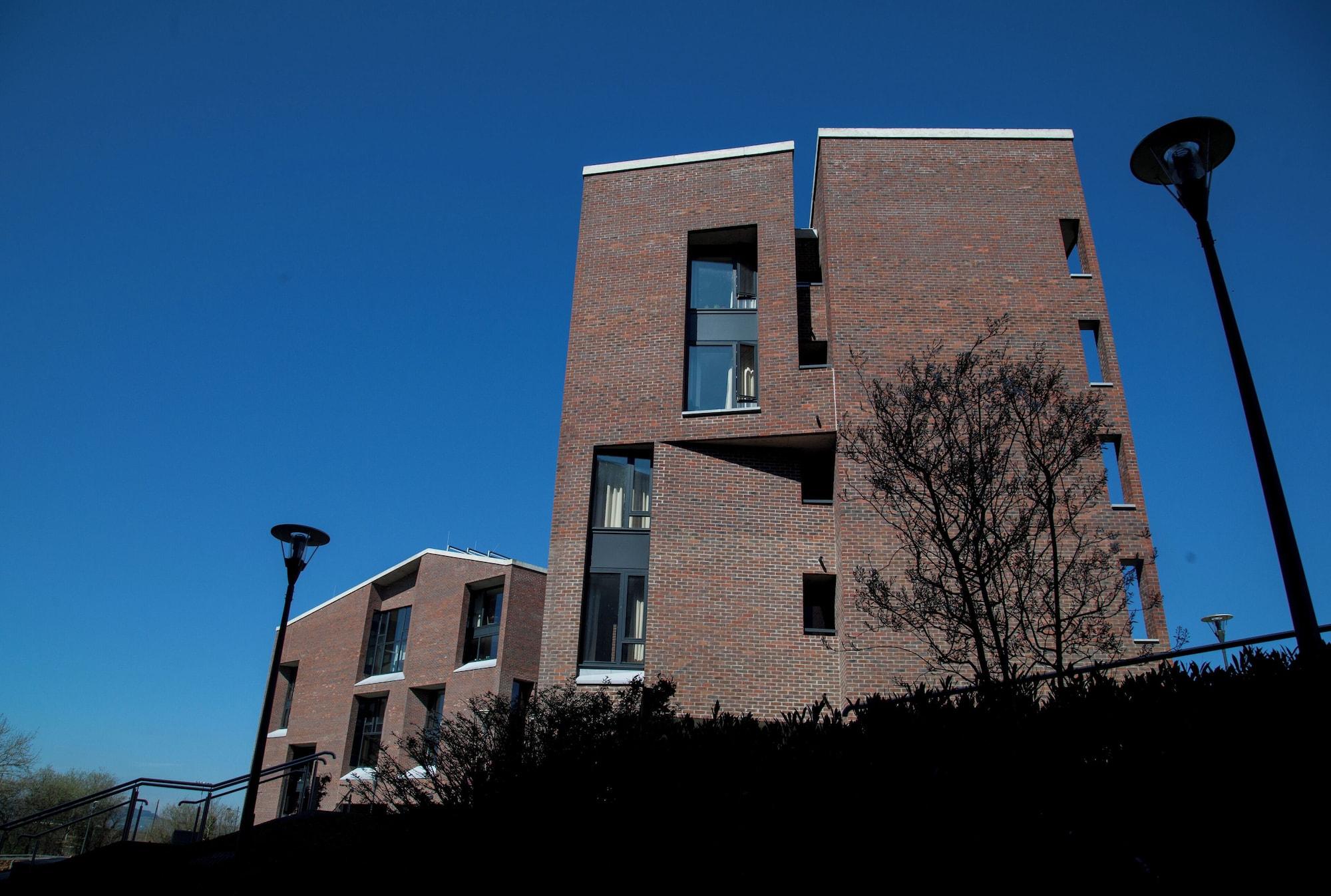 Varios The Quigley Residence