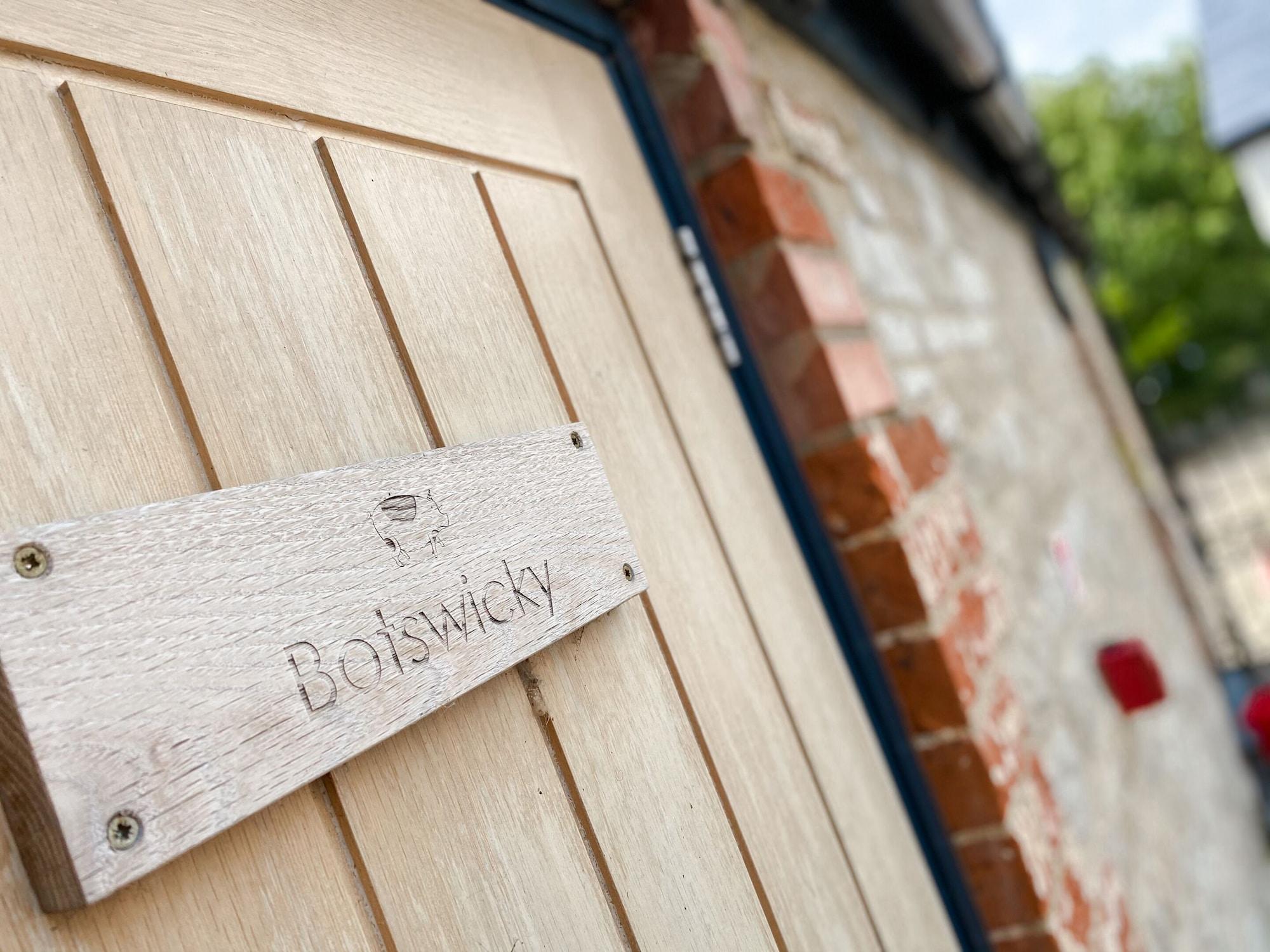 Vista Exterior Helen Browning's Royal Oak