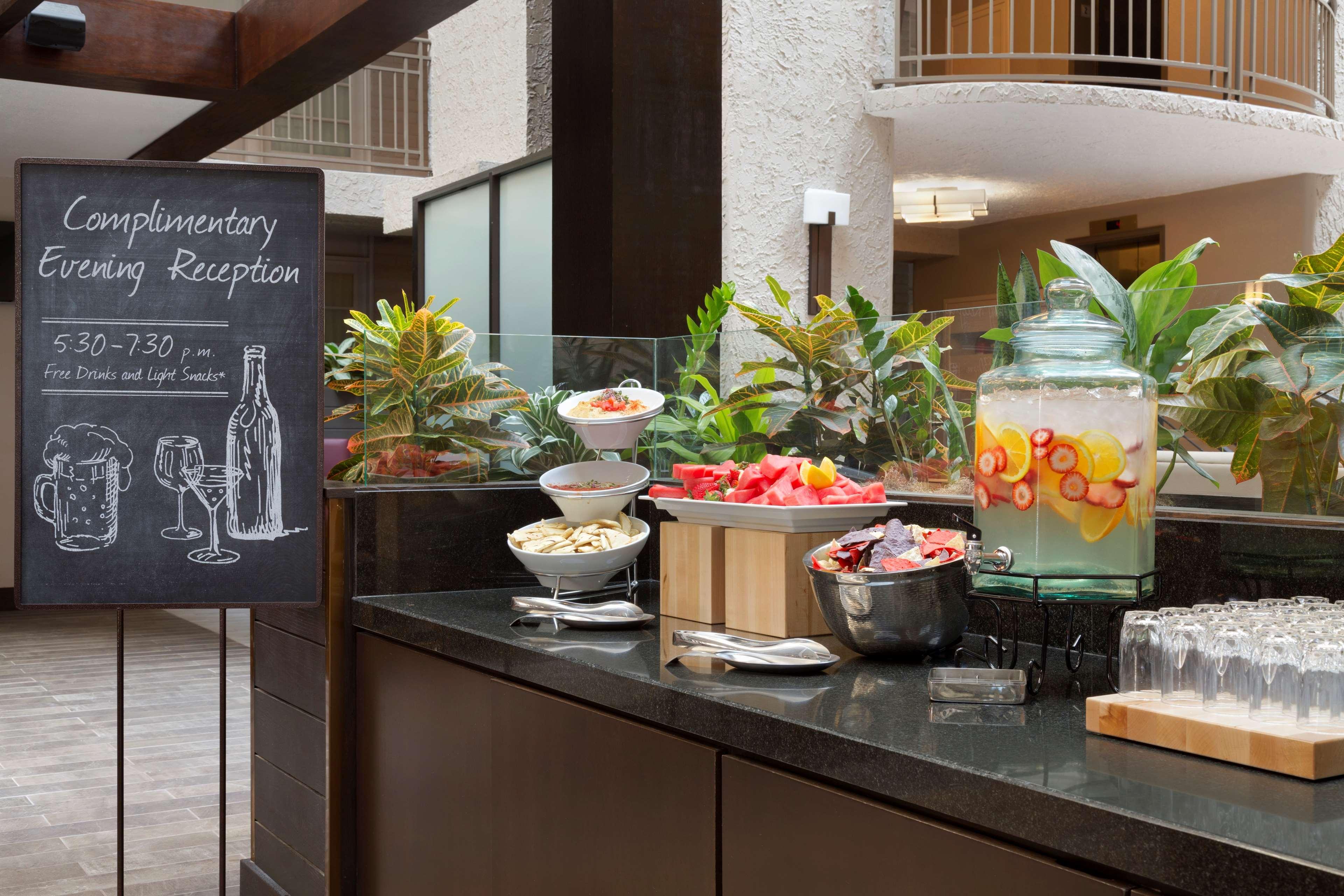 Restaurant Embassy Suites by Hilton El Paso