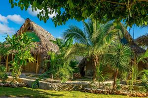 Alojamiento - CHALET TROPICAL Hotel & Restaurant-Pizzeria