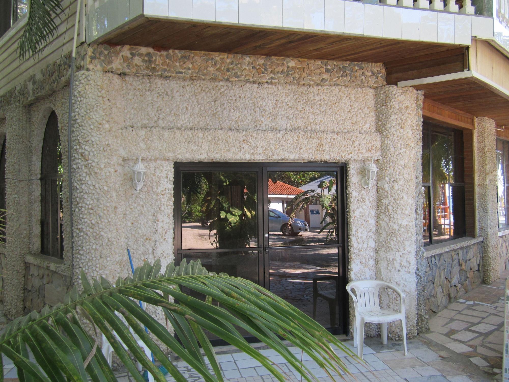 Vista Lobby Coconut Tree West Bay