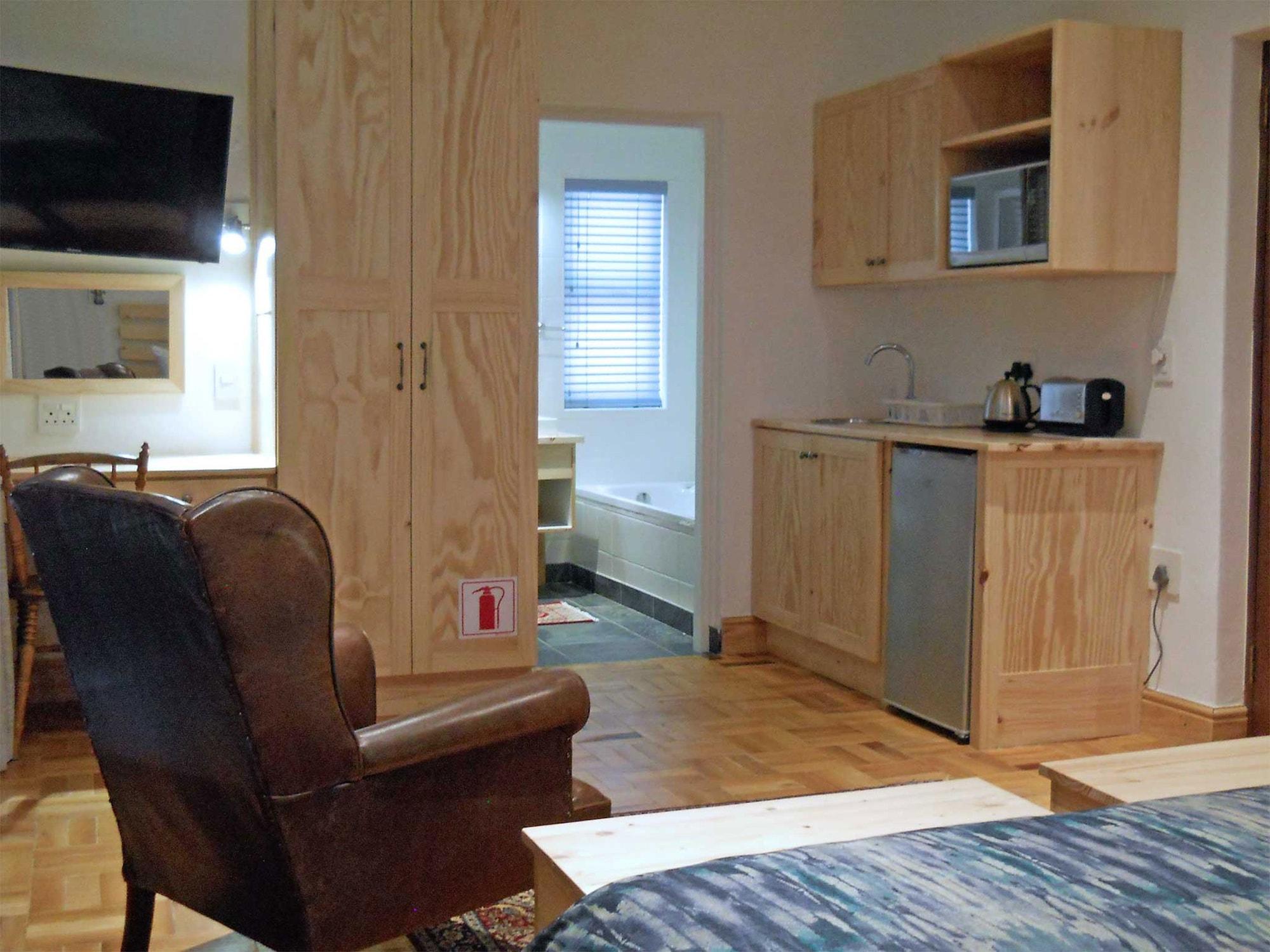 Varios 7 Ackermann Place Guest House