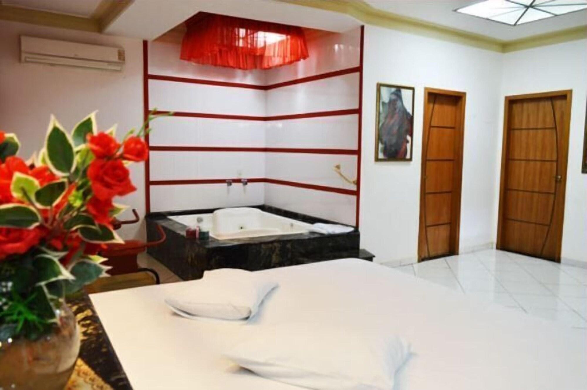 Variados (as) Dlirium Motel