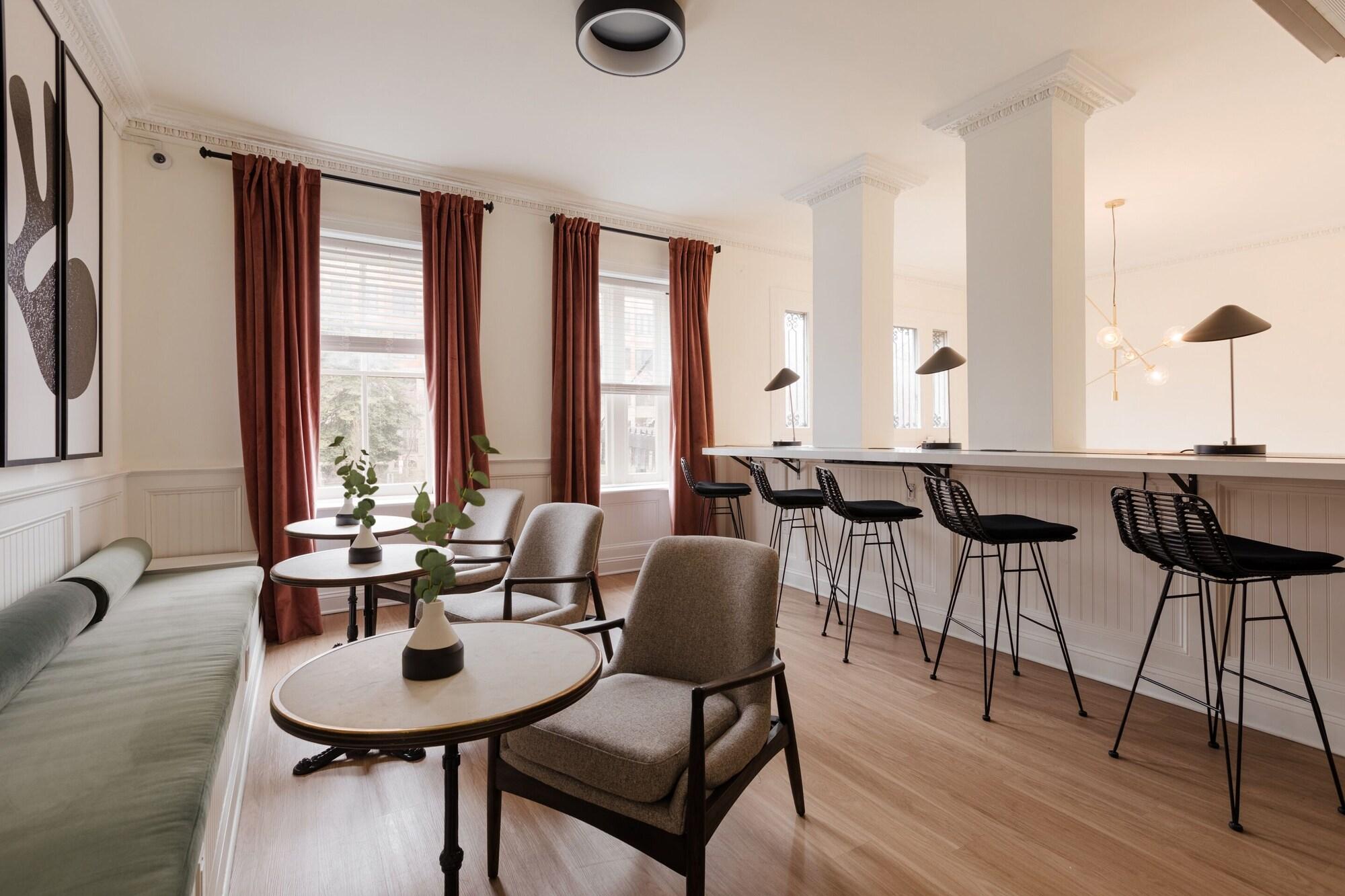 Restaurant Dupont Circle Embassy Inn by FOUND