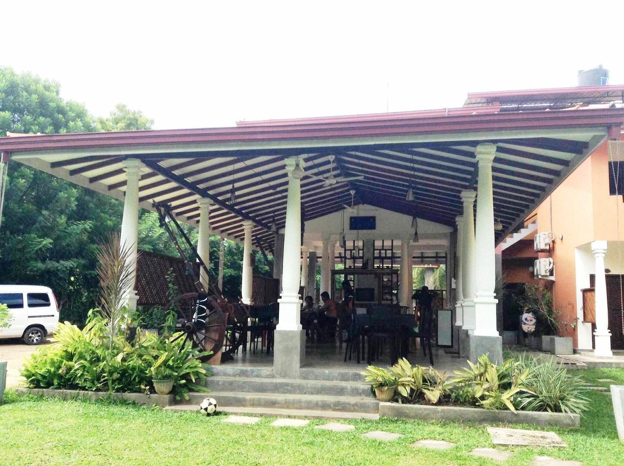 Restaurant Riverside Cabanas