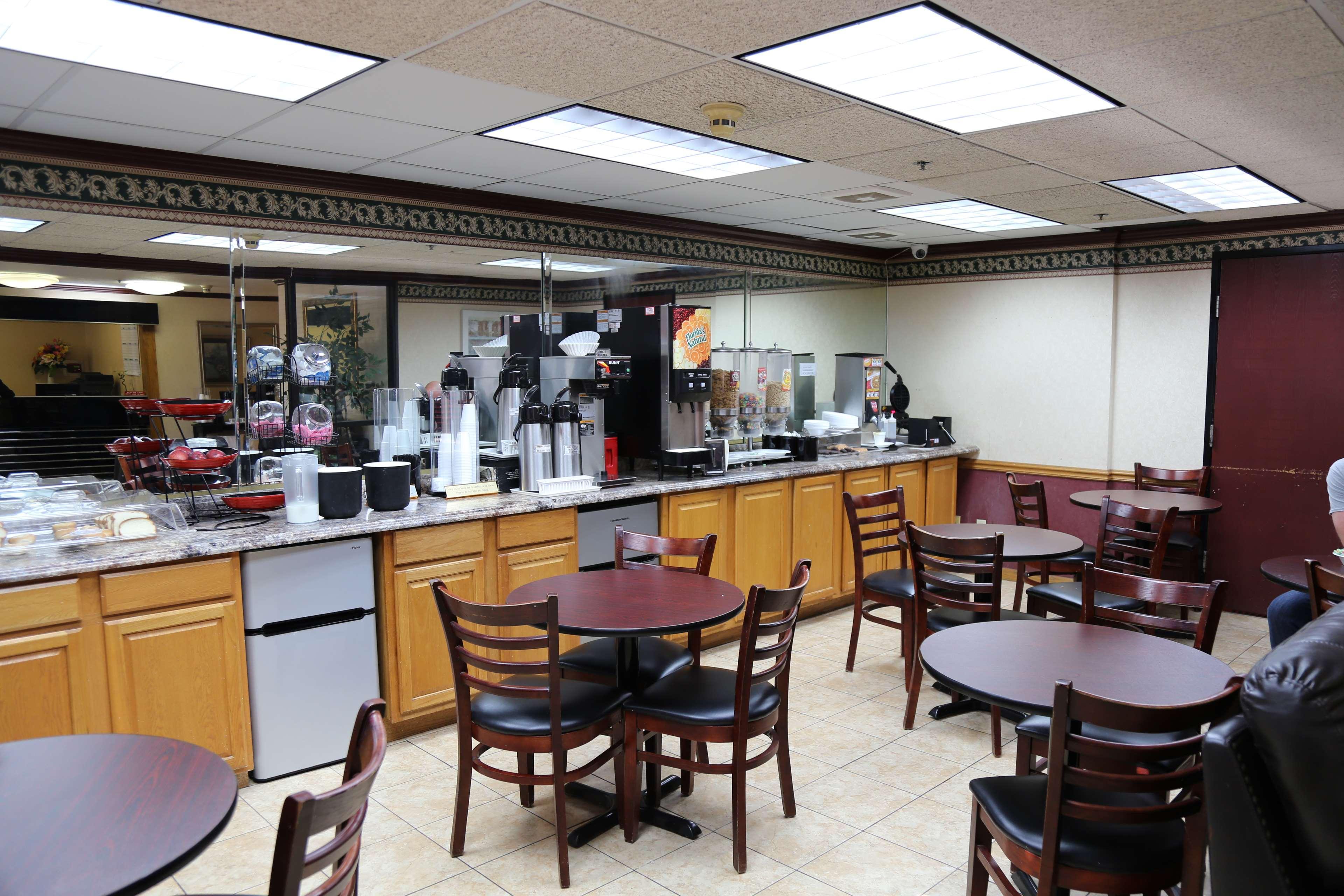 Restaurant Baymont by Wyndham Plano