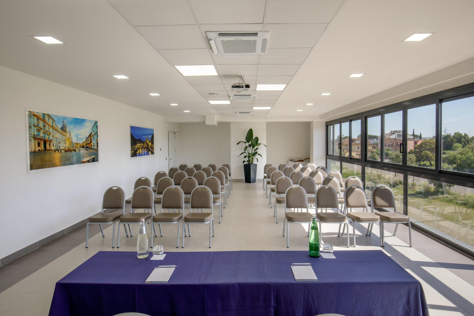 Sala de Reuniones SIMON HOTEL APRILIA