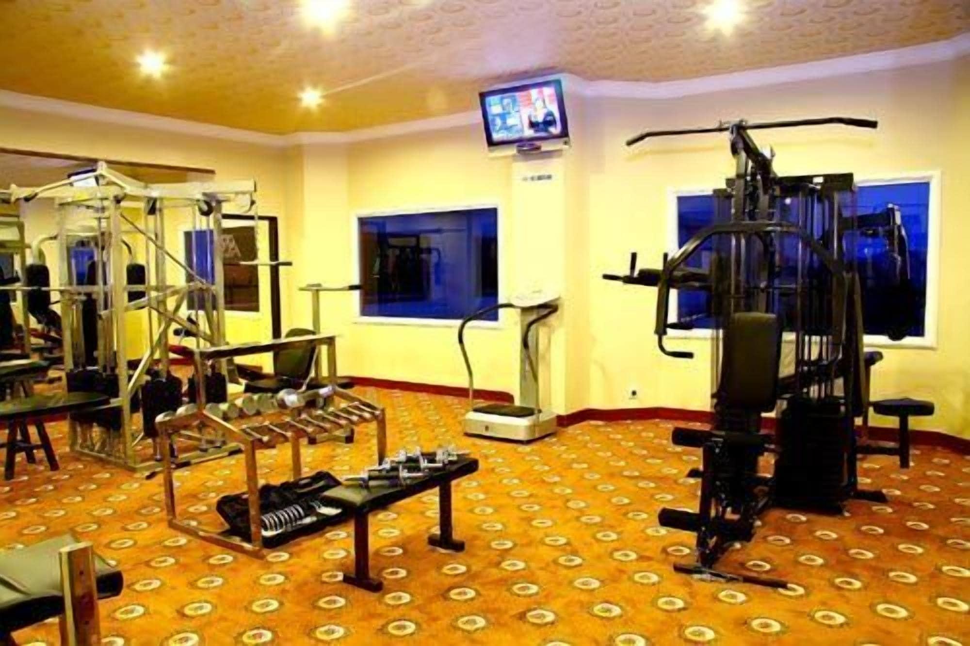 Gimnasio Hotel Grand Tiga Mustika
