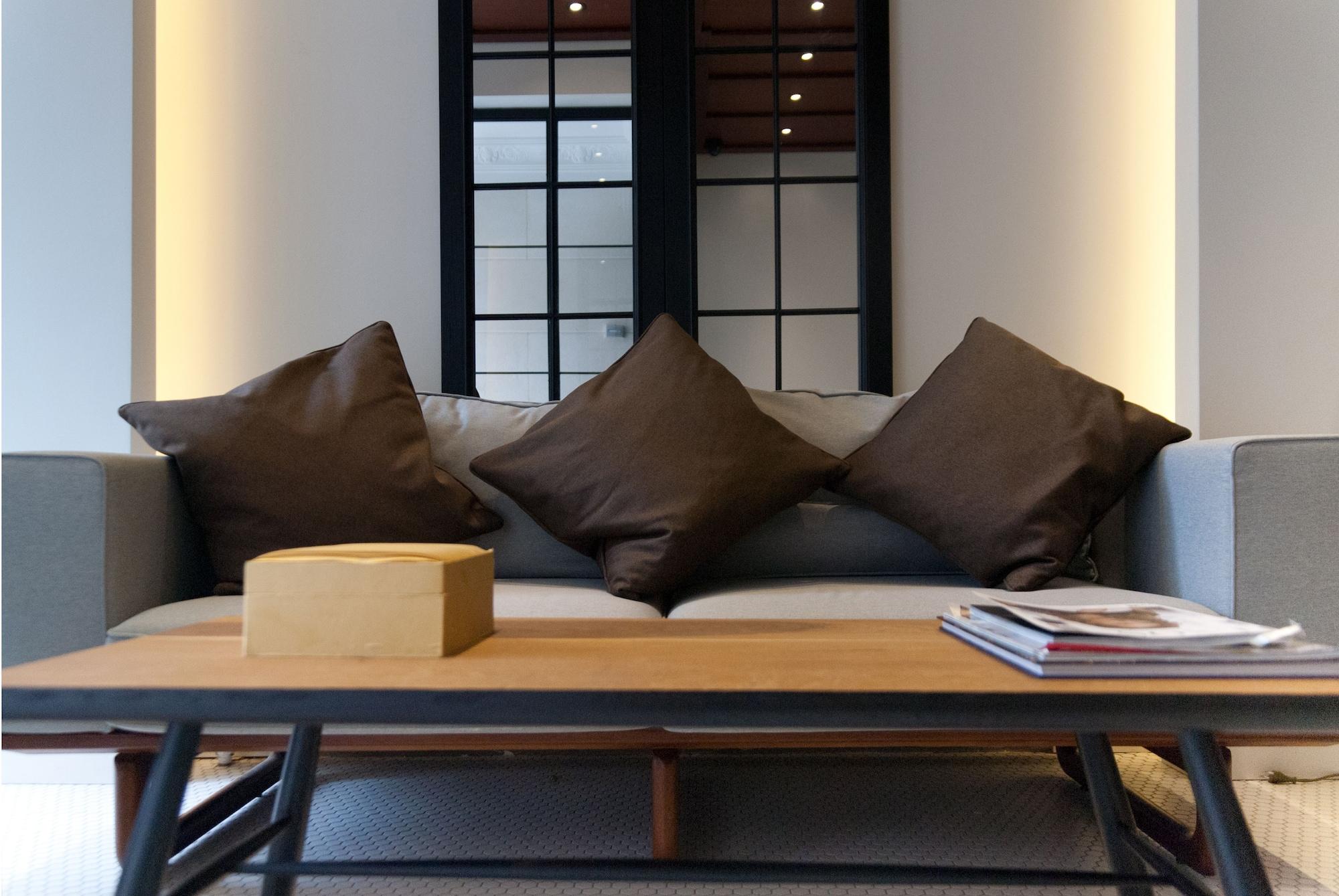Vista Lobby Cozy Flats