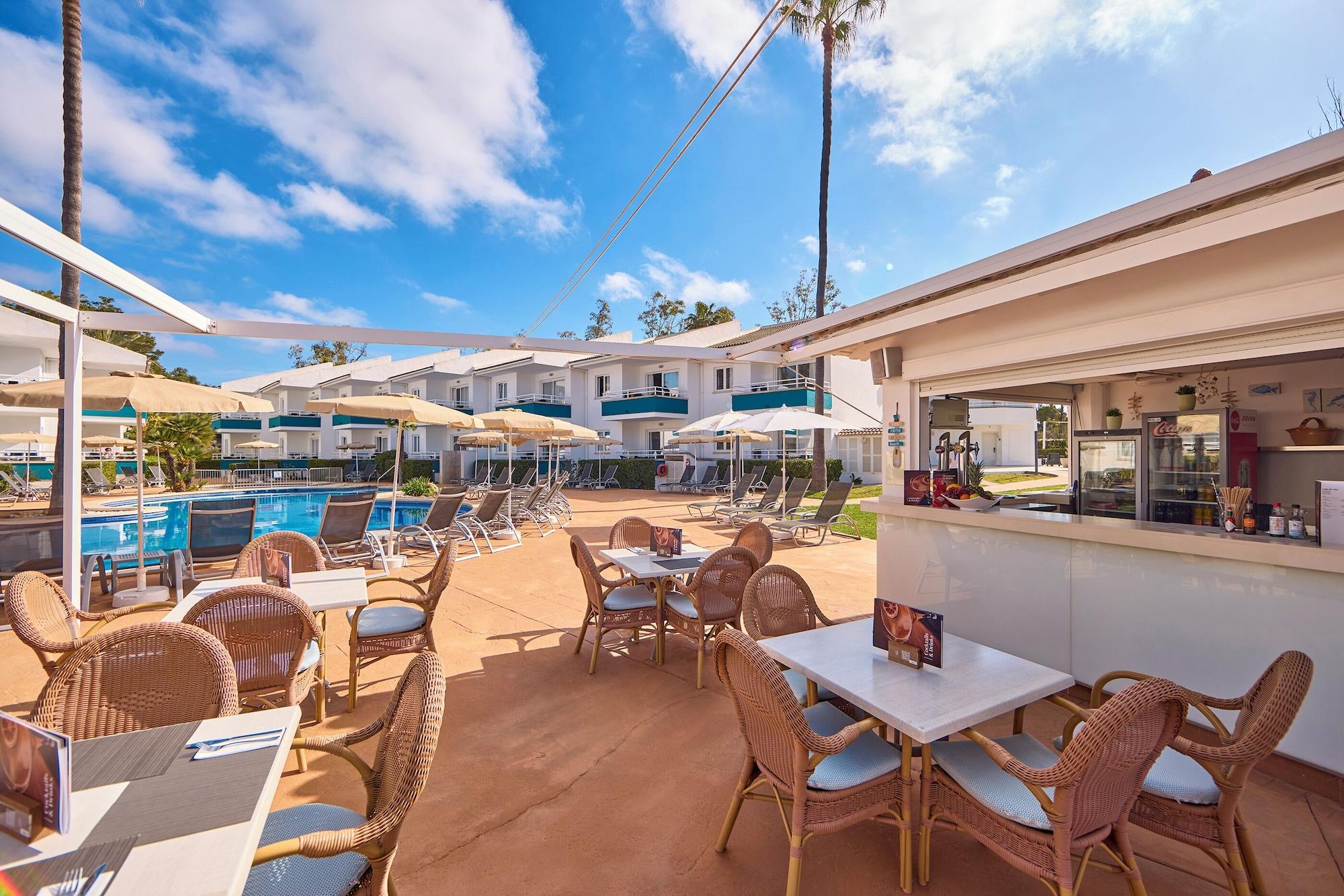 Bar/Salón Universal Aparthotel Elisa