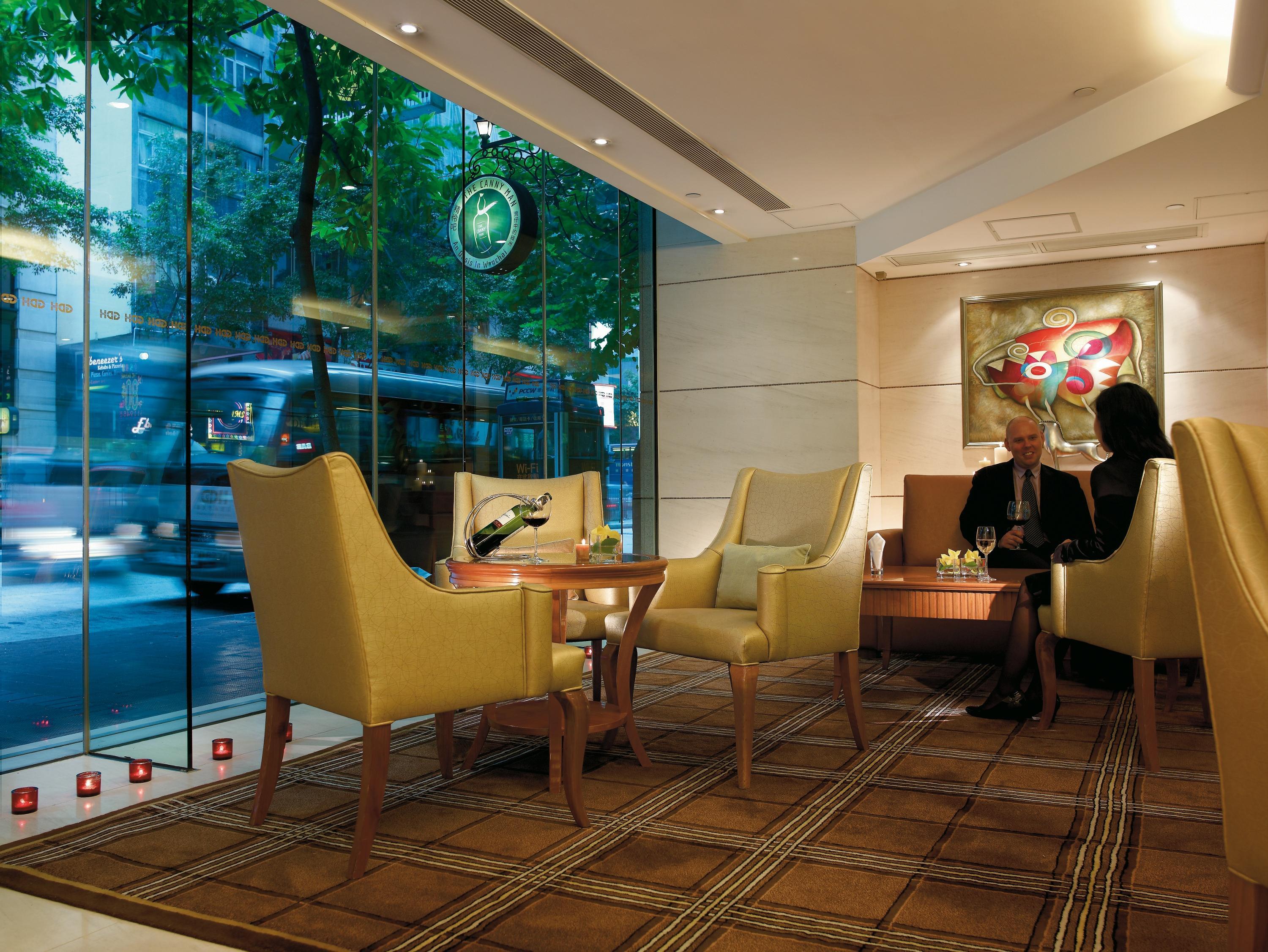 Vista Lobby Wharney Hotel