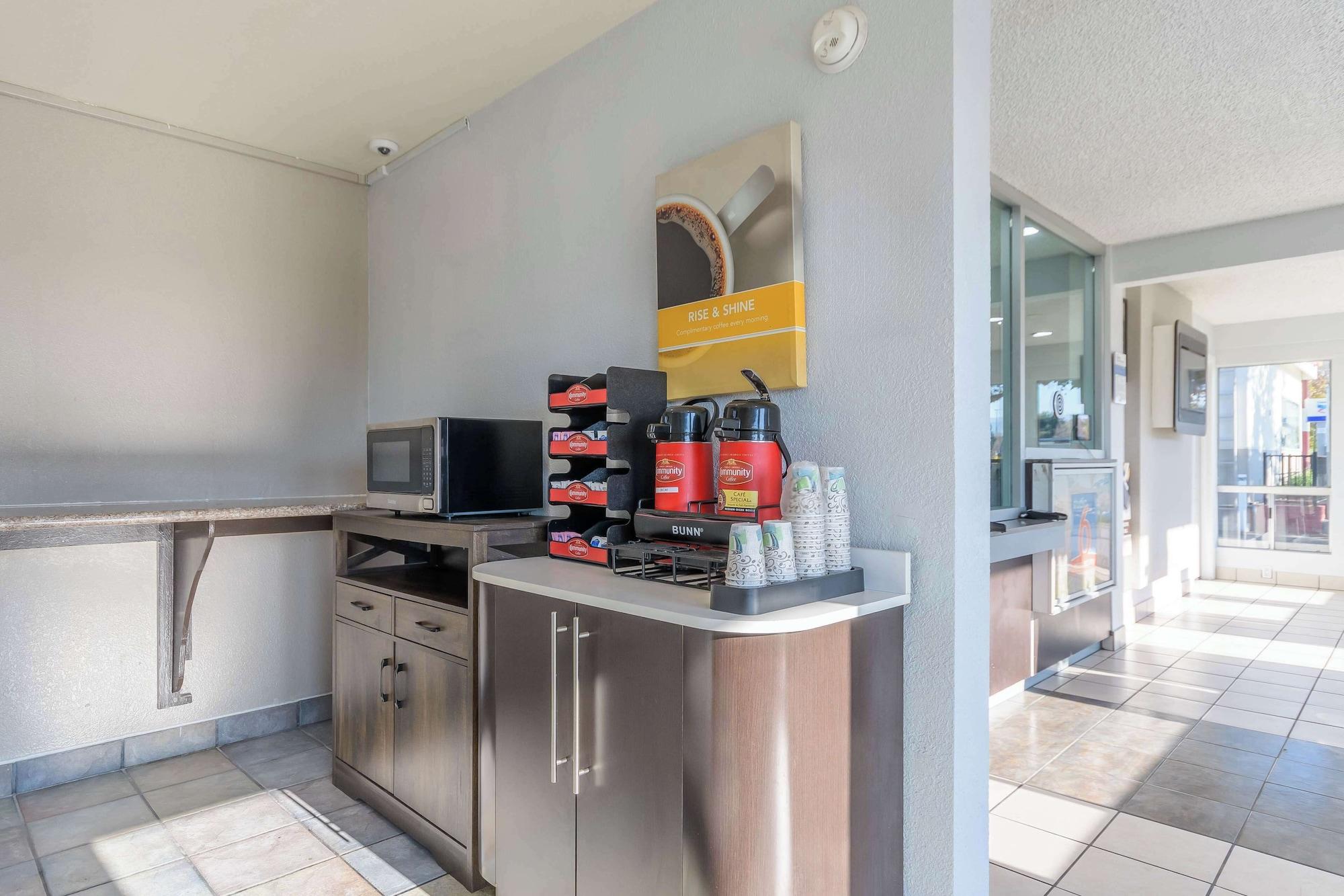 Restaurant Motel 6 Hayward, CA – Silicon Valley Gateway