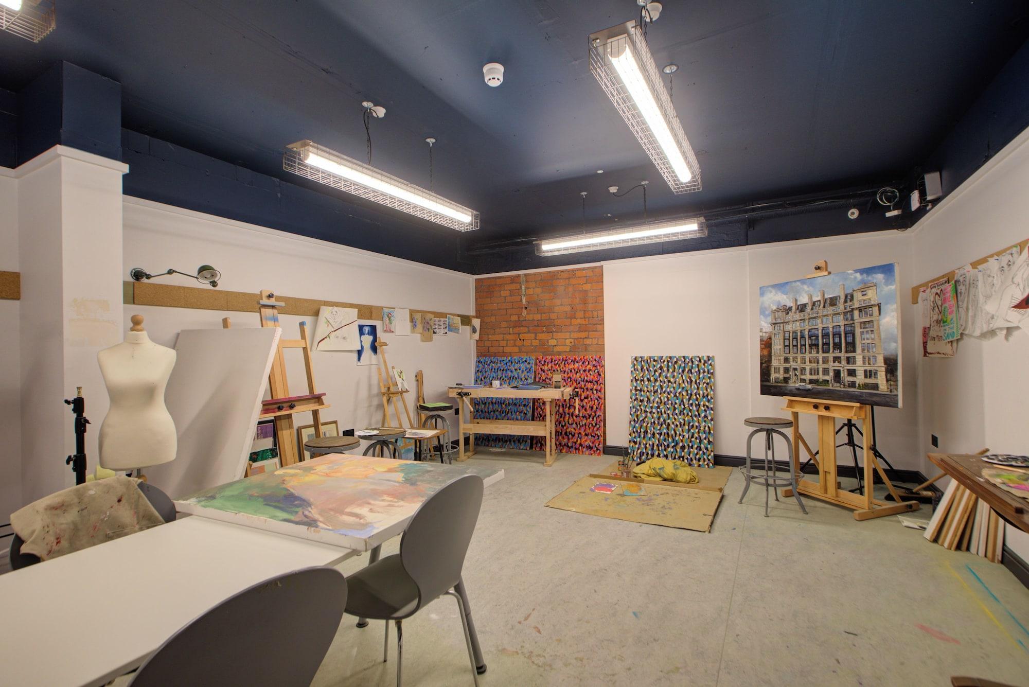 Instalaciones Recreativas Uncle Manchester by Base City Rentals