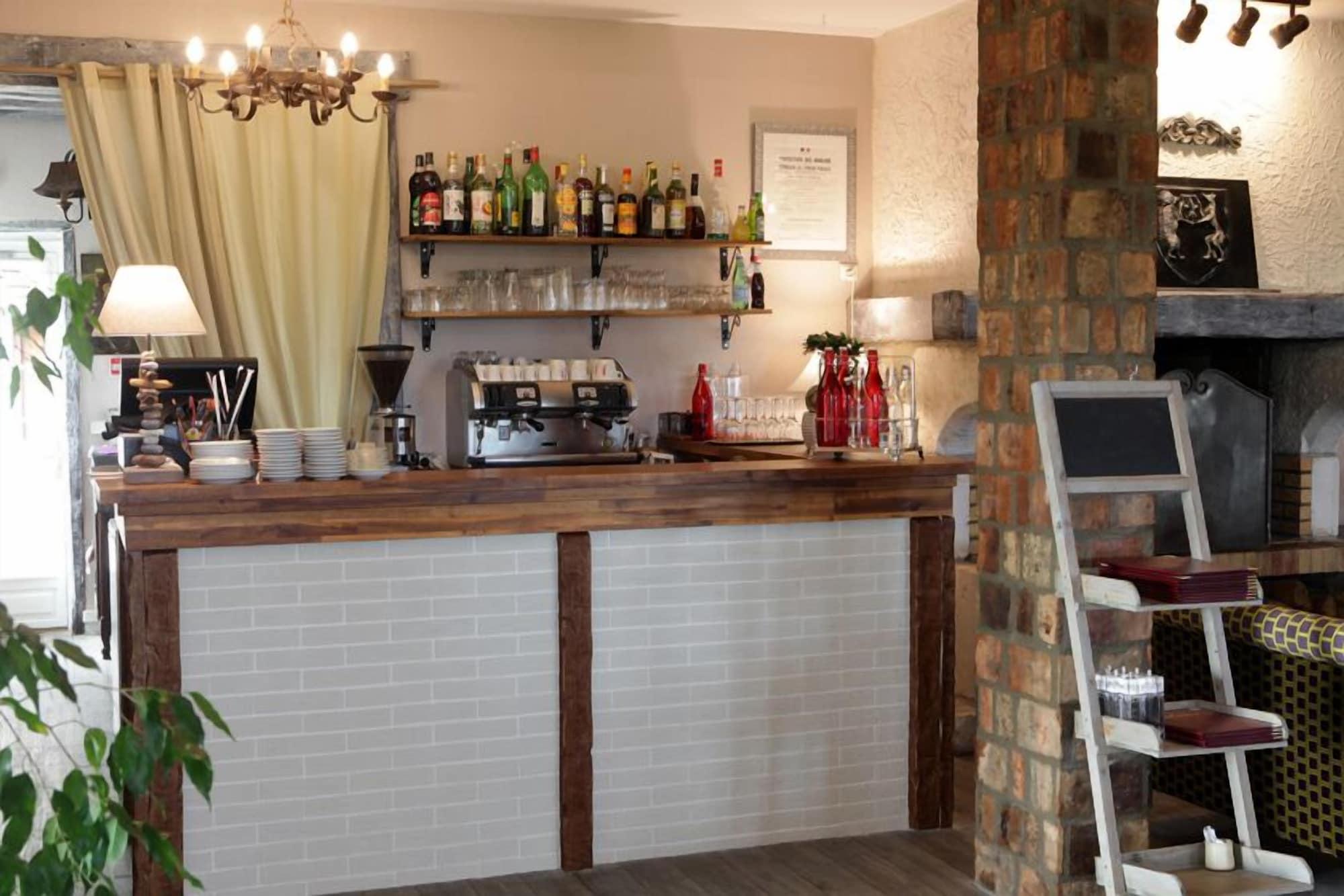 Bar/Salón LOGIS HÔTEL LES NYMPHEAS