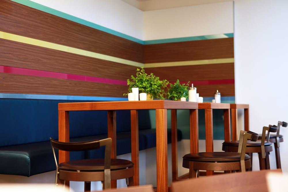 Bar/Salón Seminar- und Tagungshotel Große Ledder