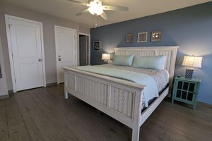 Alquiler Vacacional - Beautifully Remodeled Condo in the Perfect Beachfront Location