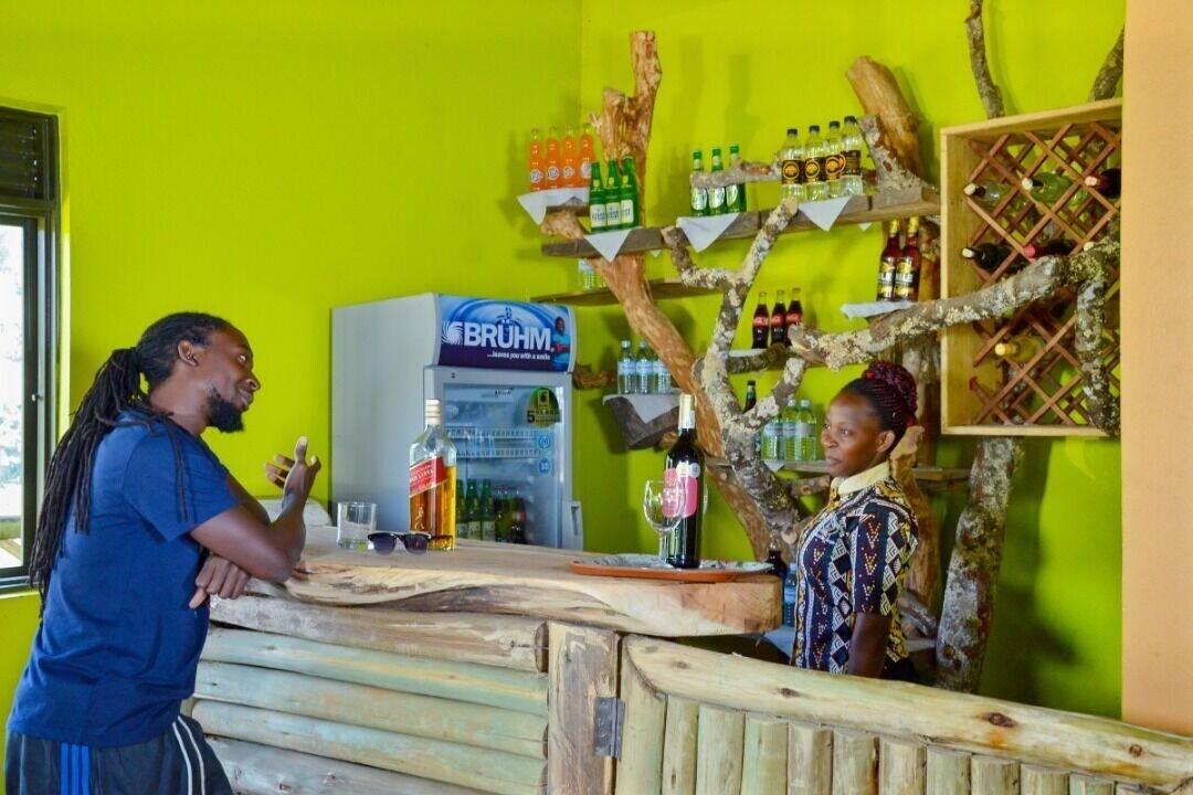 Bar/Salón Gorilla Hills Eco Lodge