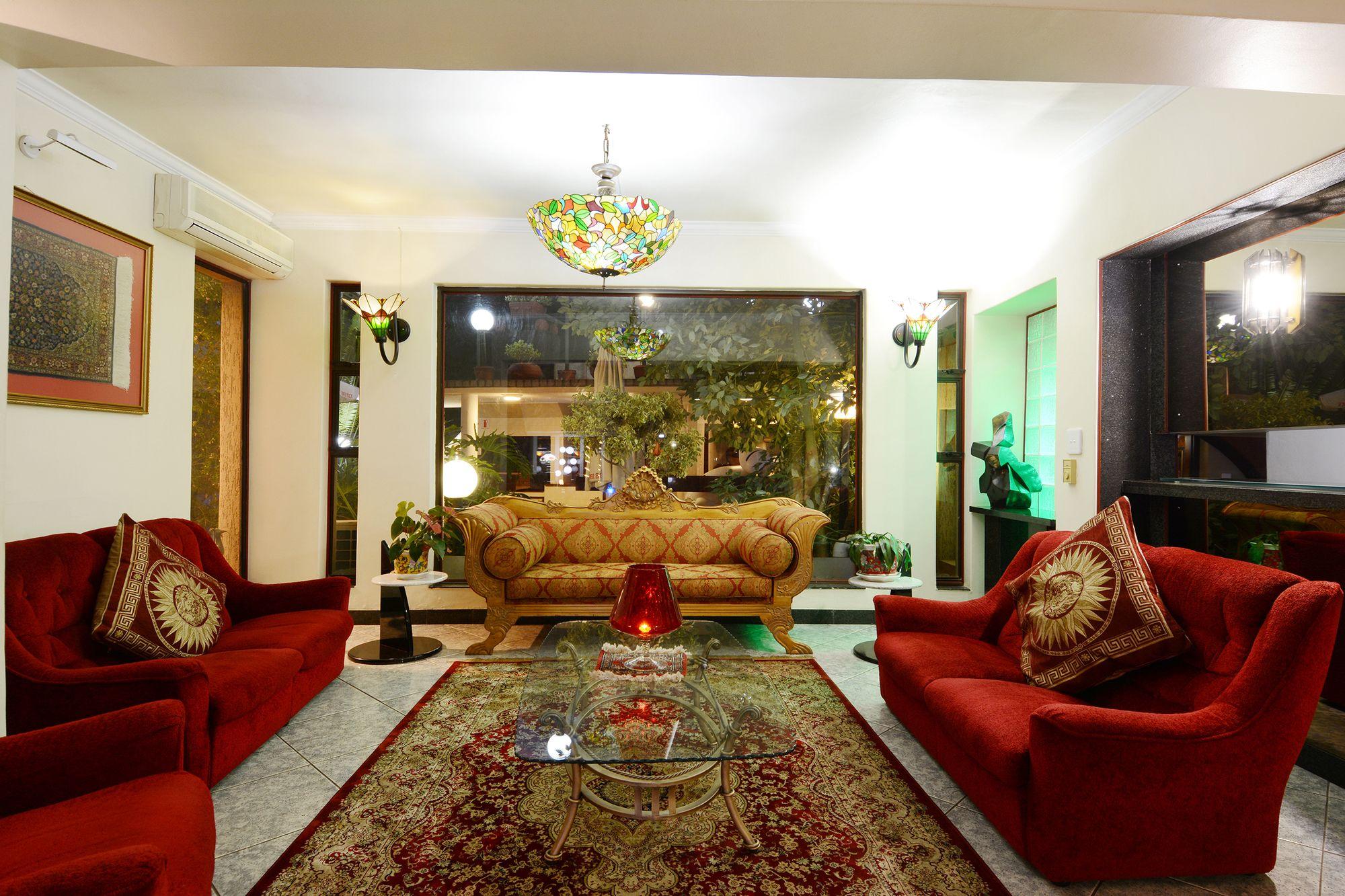 Vista Lobby Villa Simonne