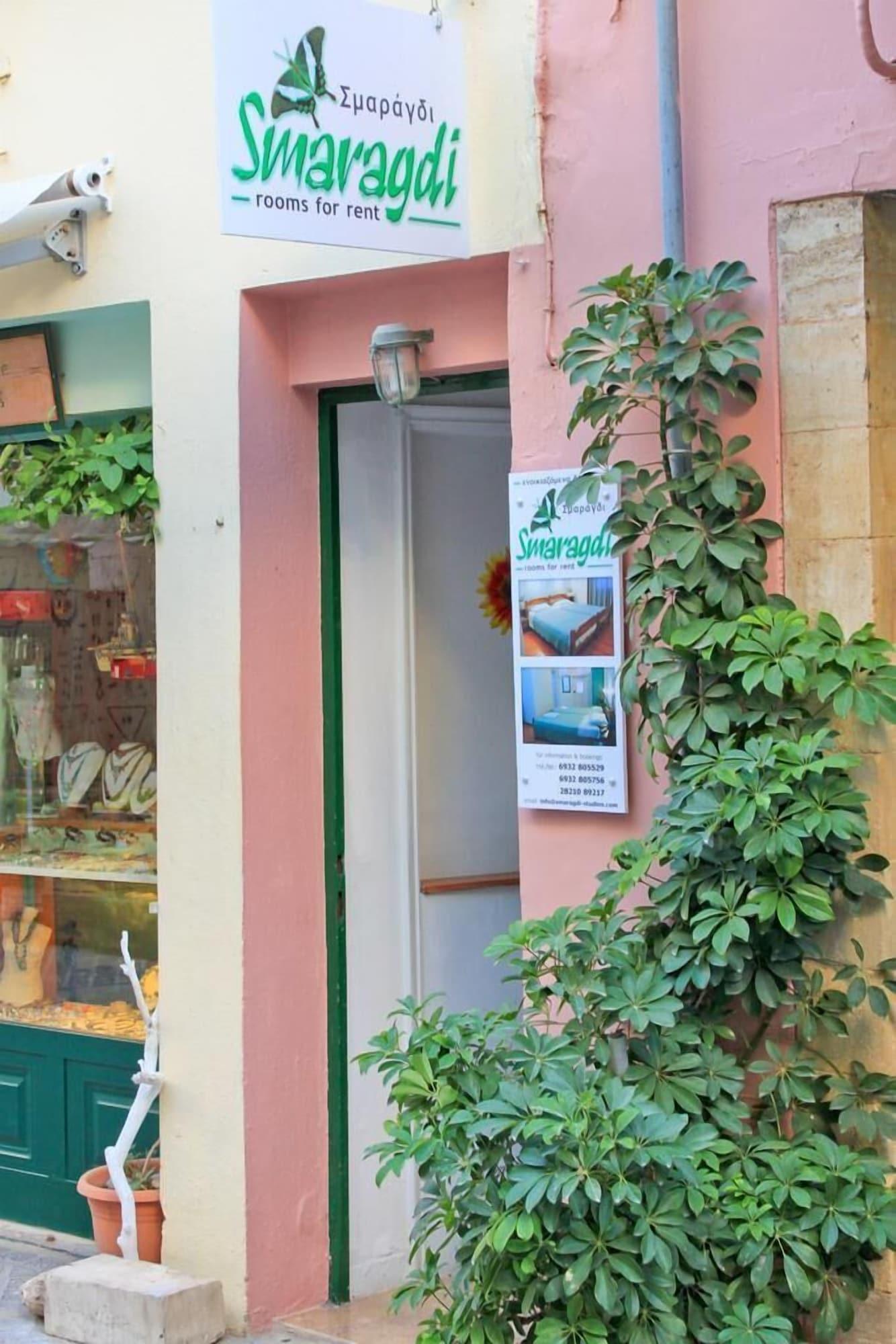 Vista Exterior Smaragdi Rooms for Rent
