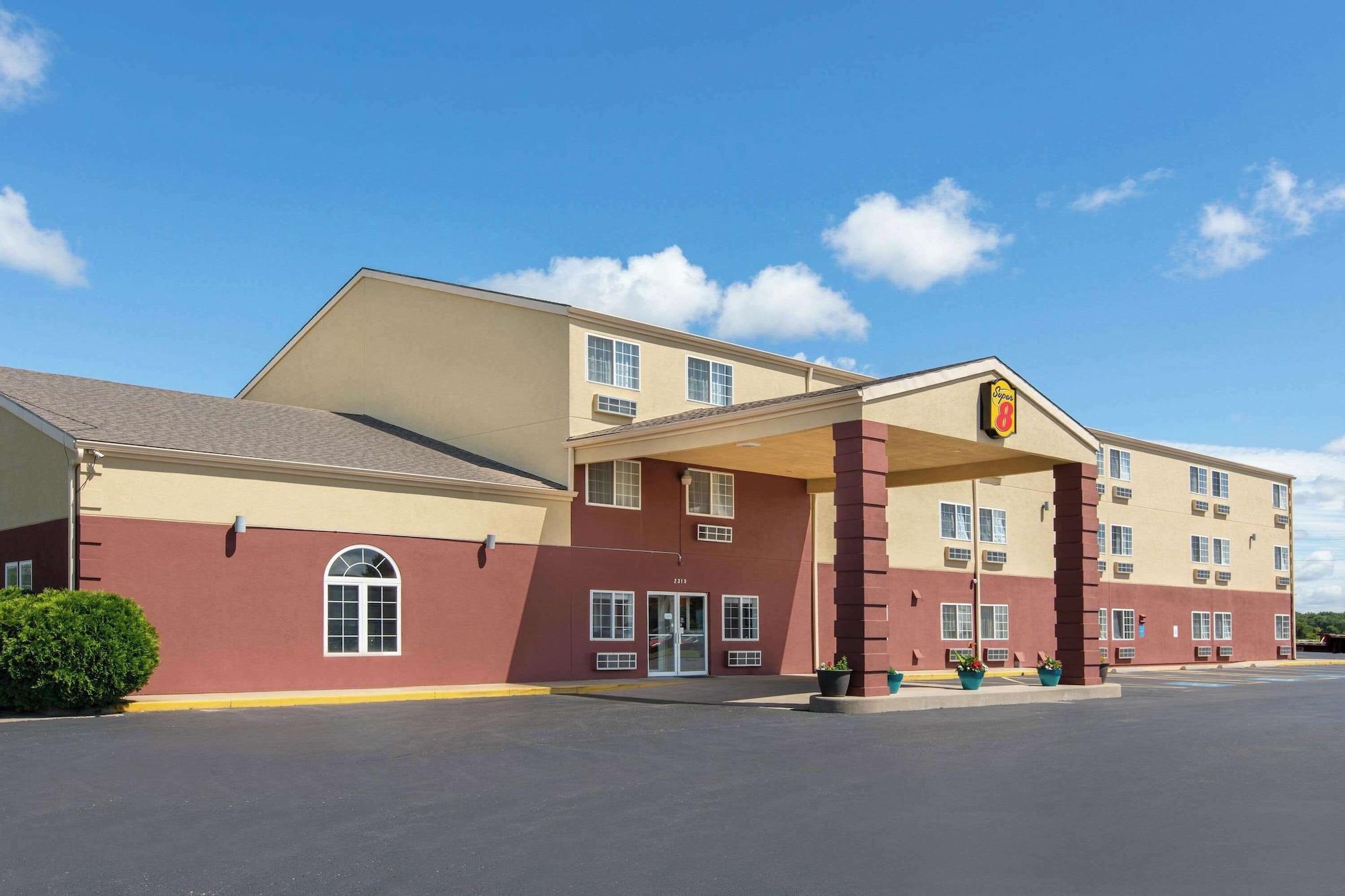 Vista Exterior Super 8 by Wyndham Ottawa