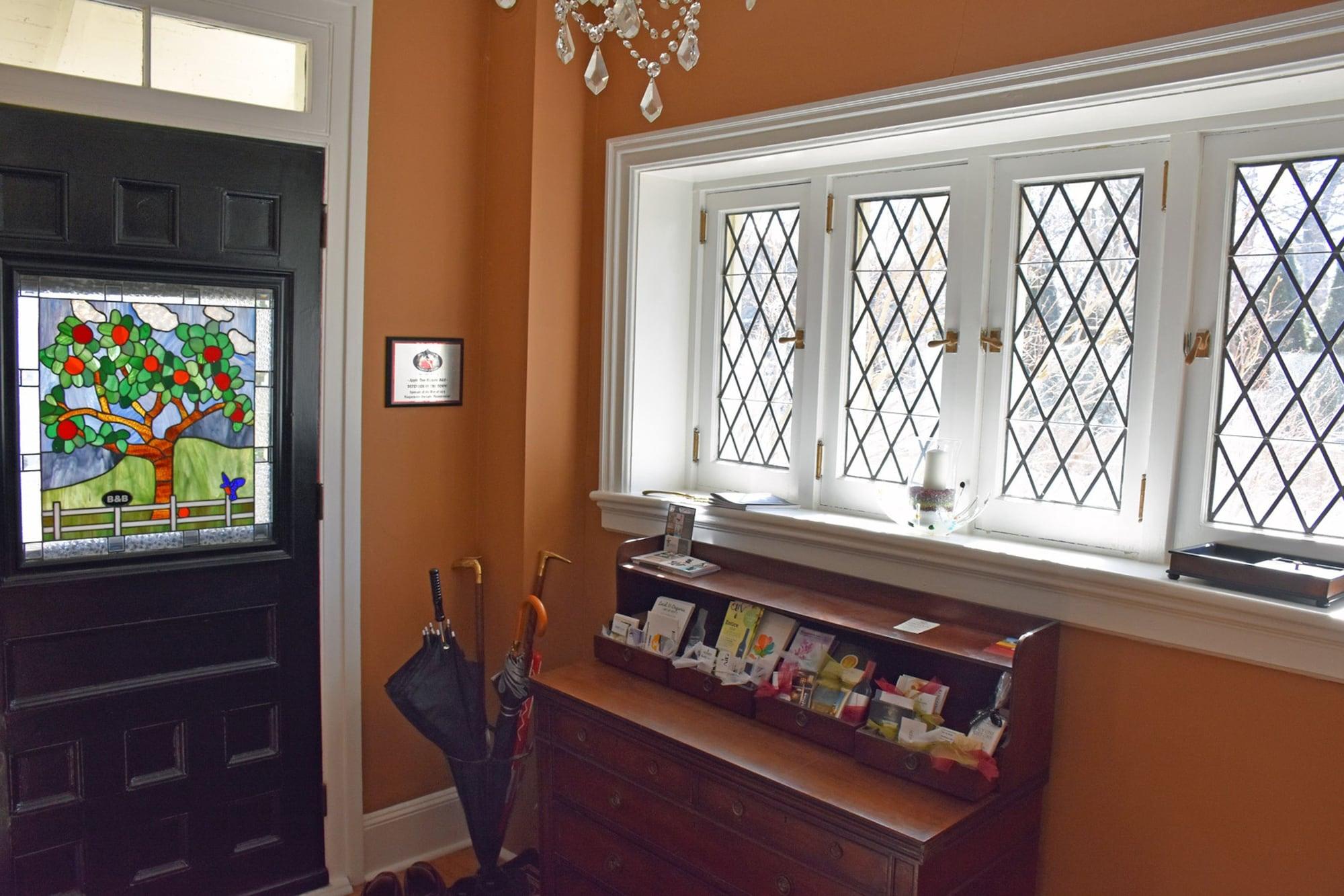 Vista Lobby Apple Tree Historic B&B