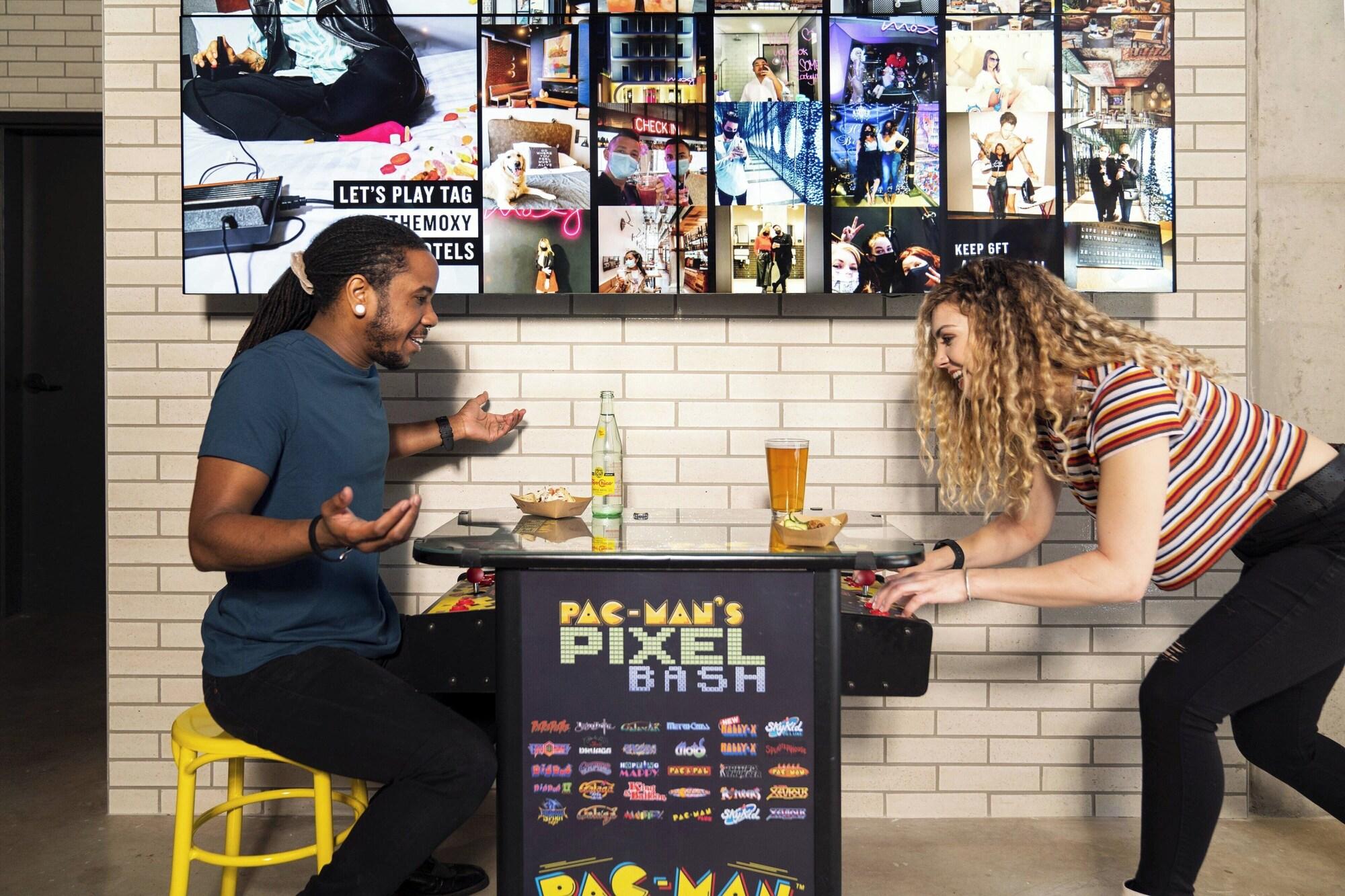 Vista Lobby Moxy Austin - University