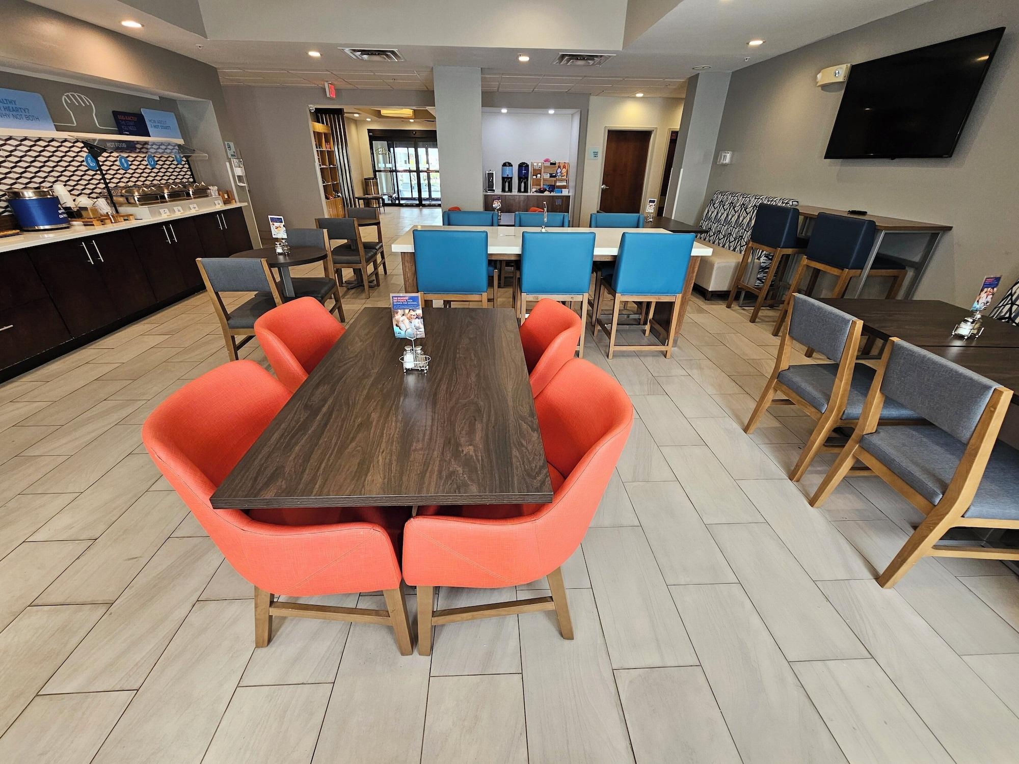 Restaurant Holiday Inn Express Hotel & Suites Cincinnati-Blue Ash by IHG