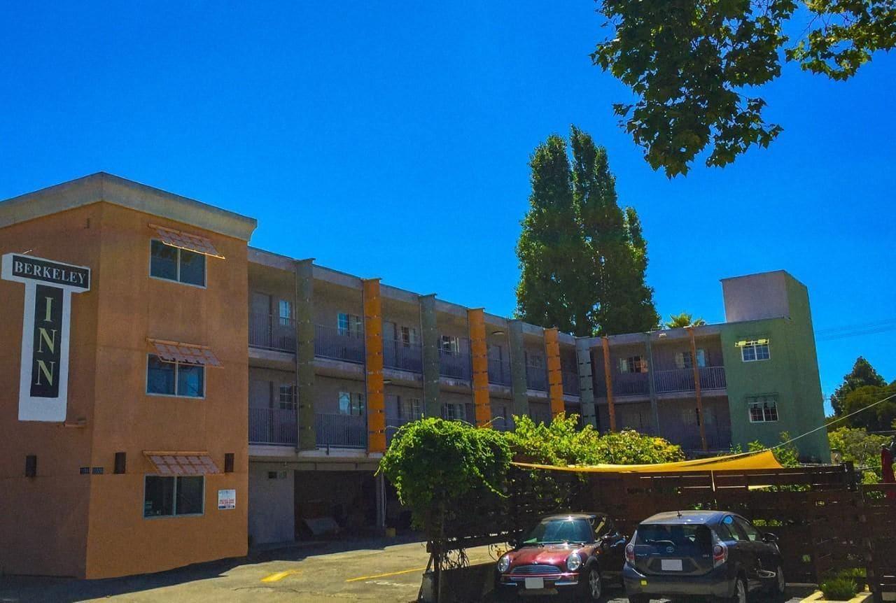 Varios Berkeley Inn