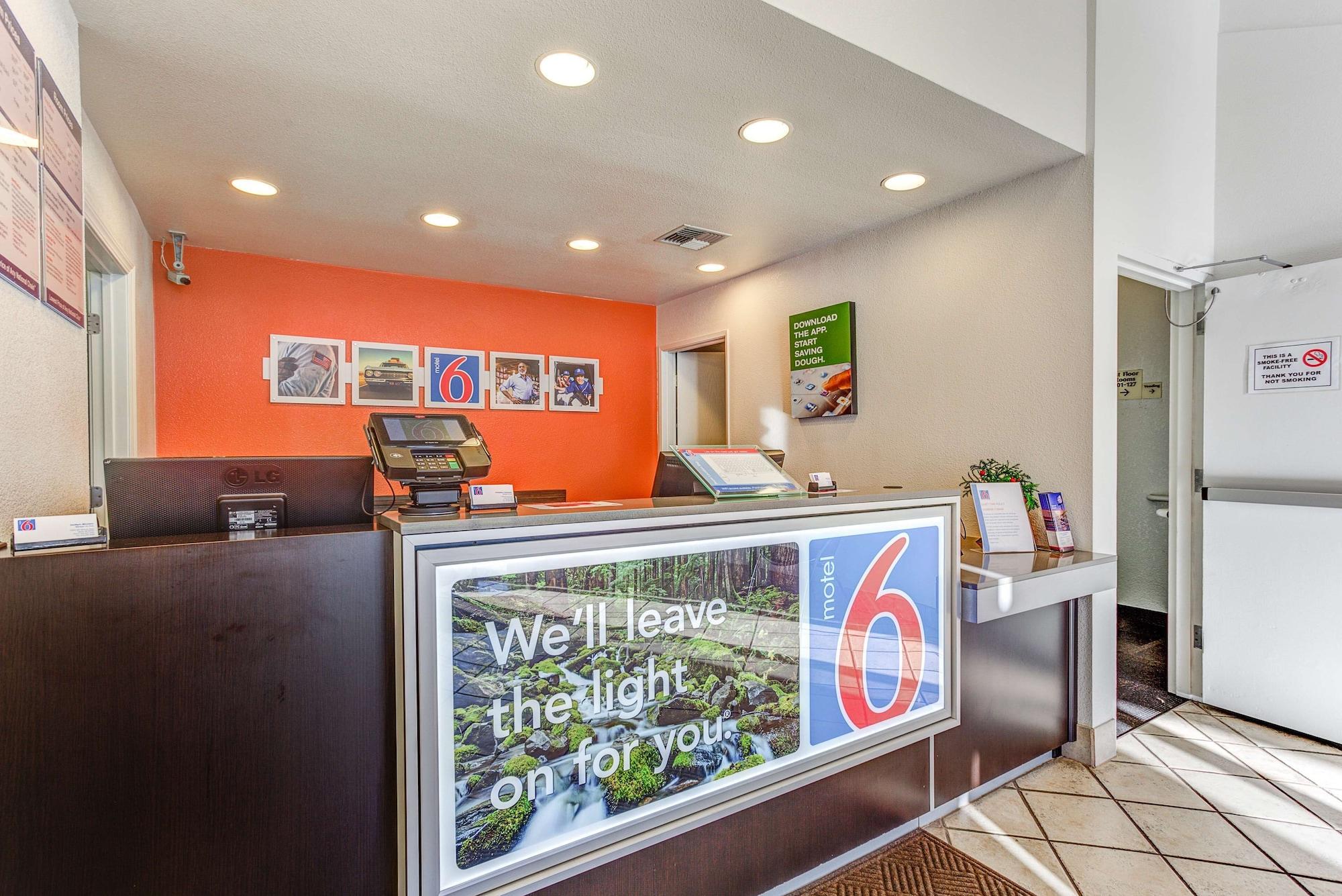 Vista Lobby Motel 6 Portland, OR - Tigard West