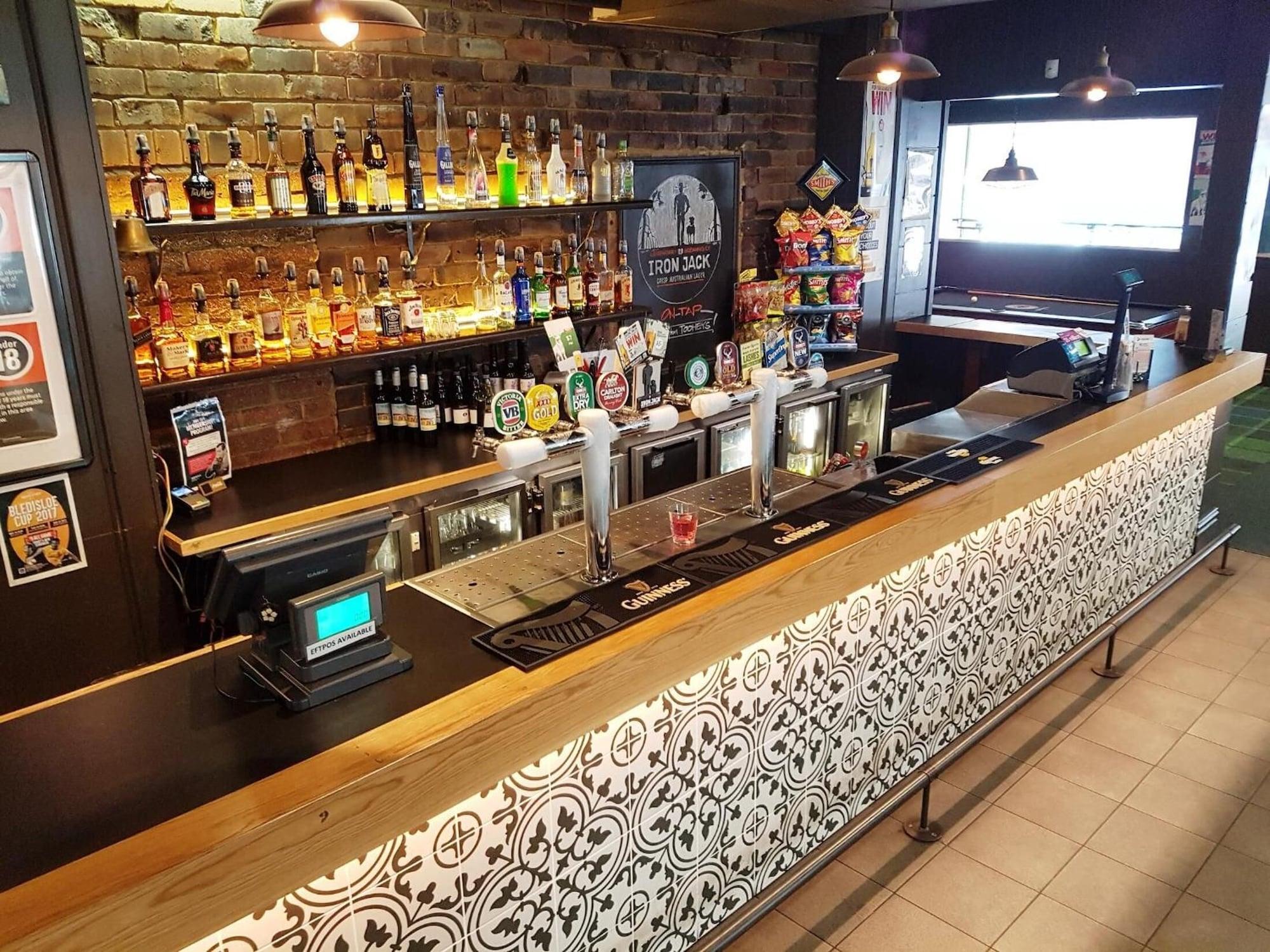 Bar/Salón Hornsby Inn