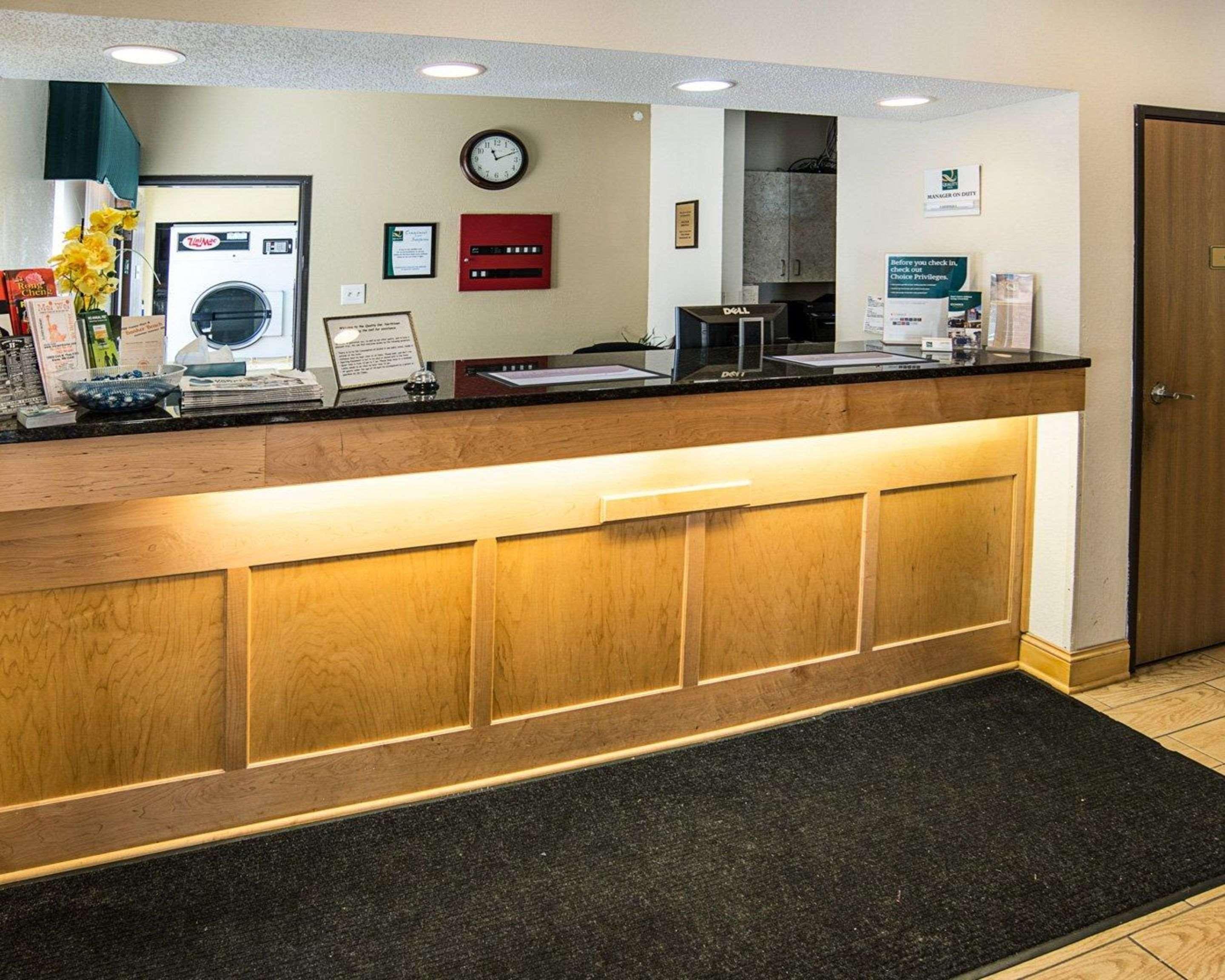 Vista Lobby Quality Inn near Northtown Mall & National Sports Center