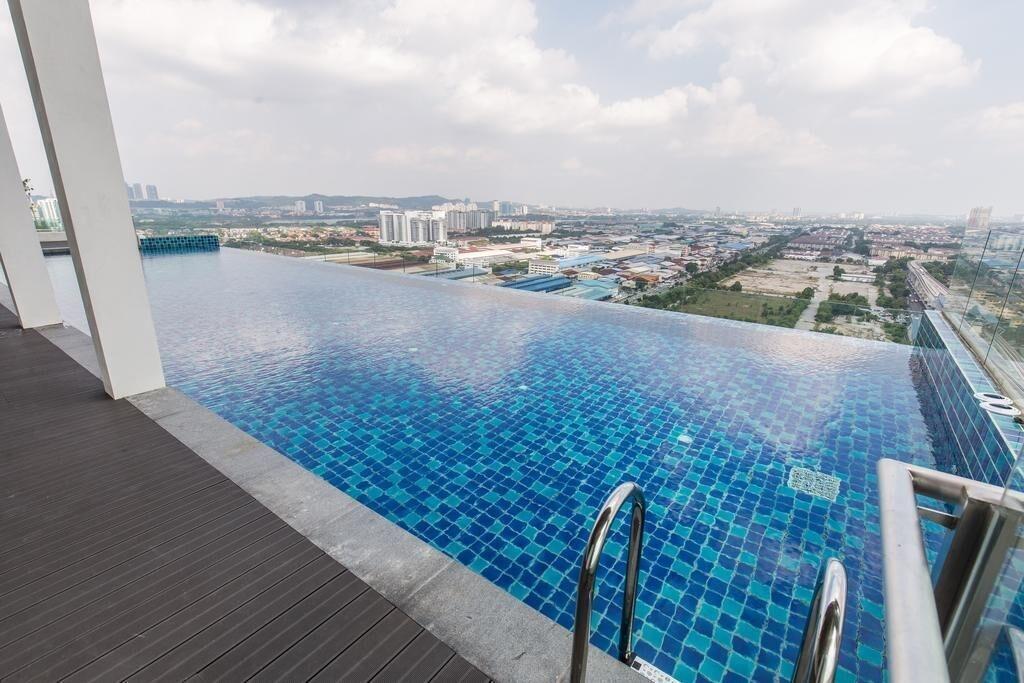 Vista Piscina MaxStays - Max Home at Da Men Residences