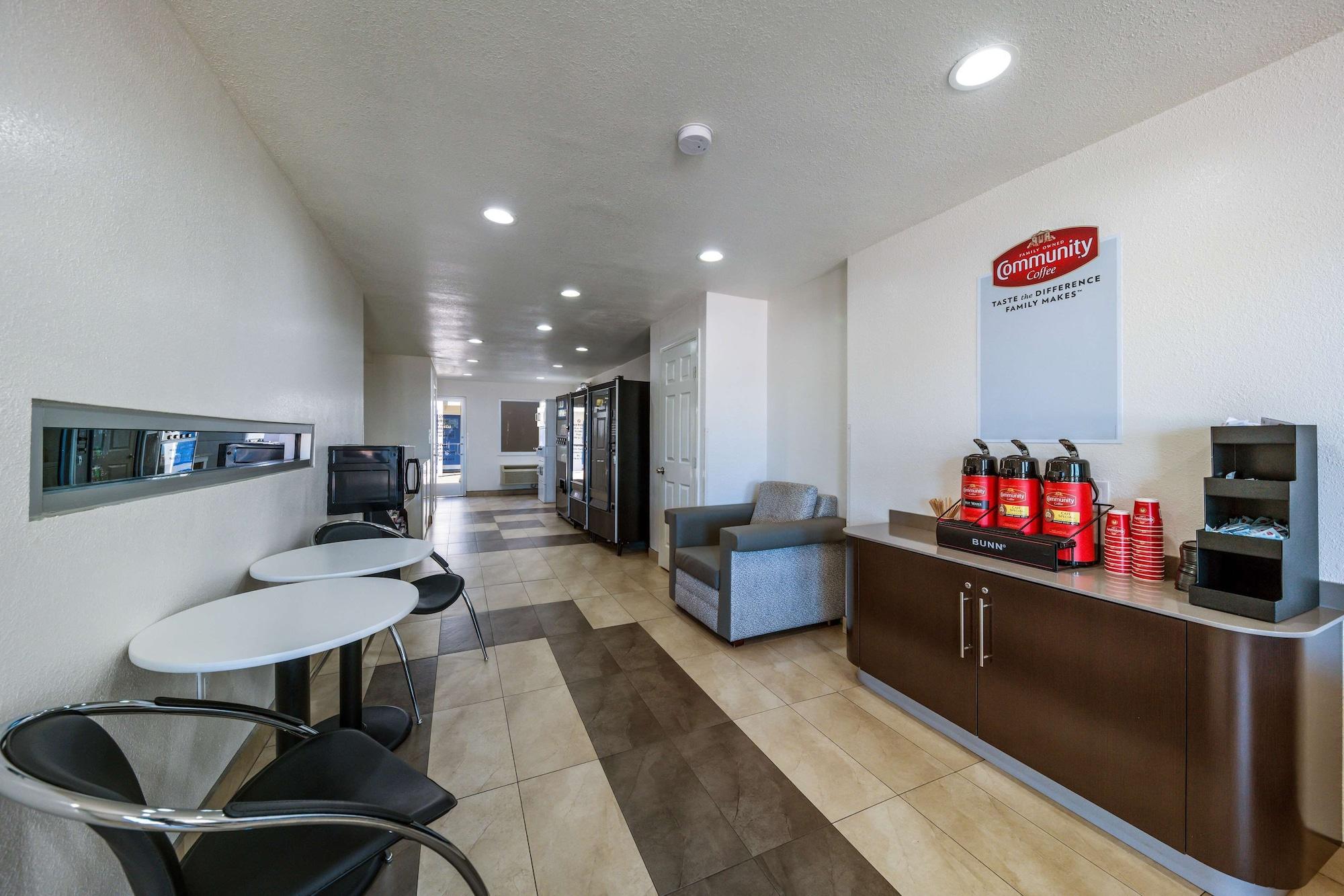 Bar/Salón Motel 6 Dallas, TX - Farmers Branch