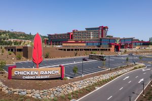 Alojamiento - Chicken Ranch Casino Resort