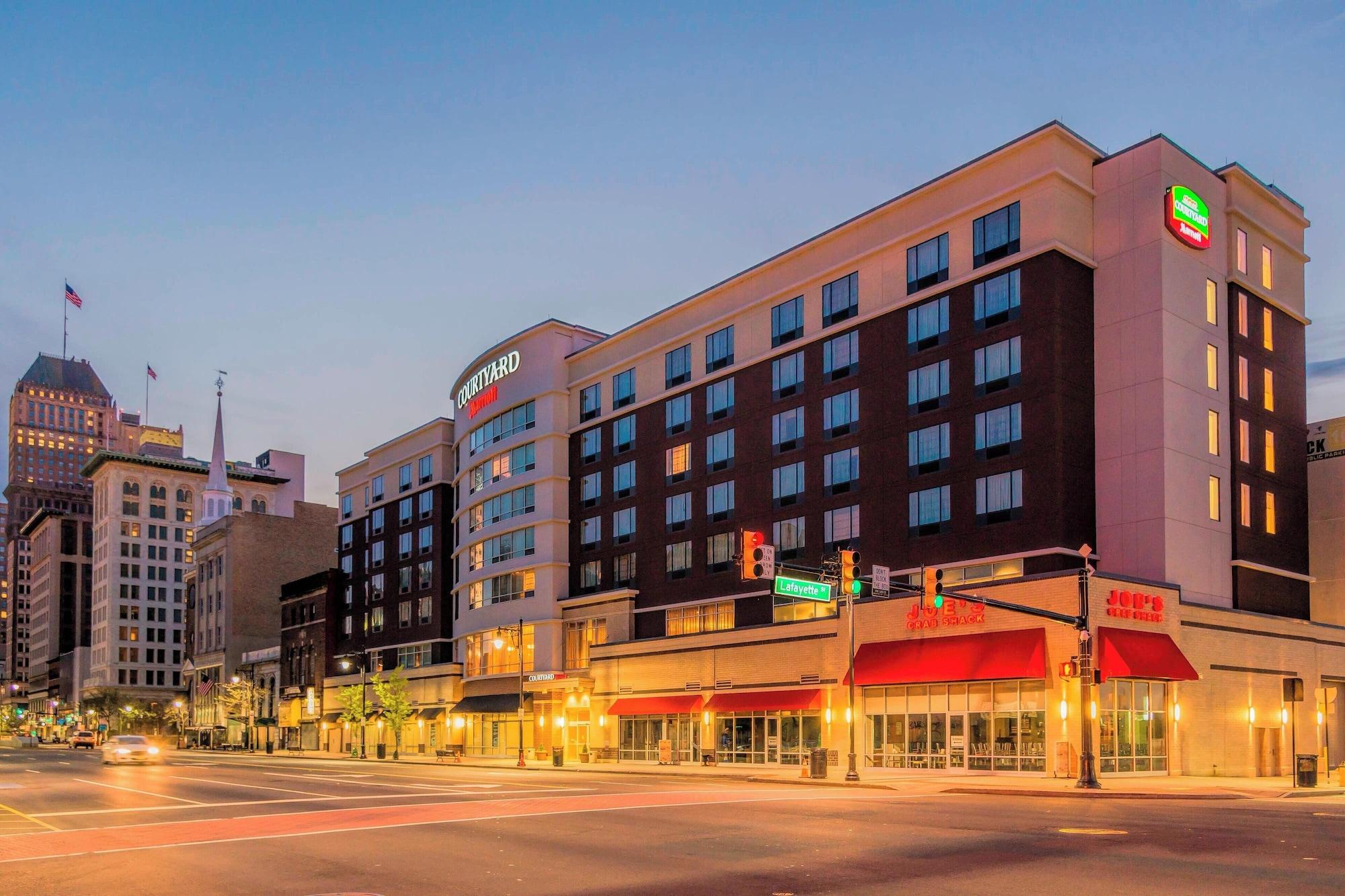 Vista Exterior Courtyard by Marriott Newark Downtown