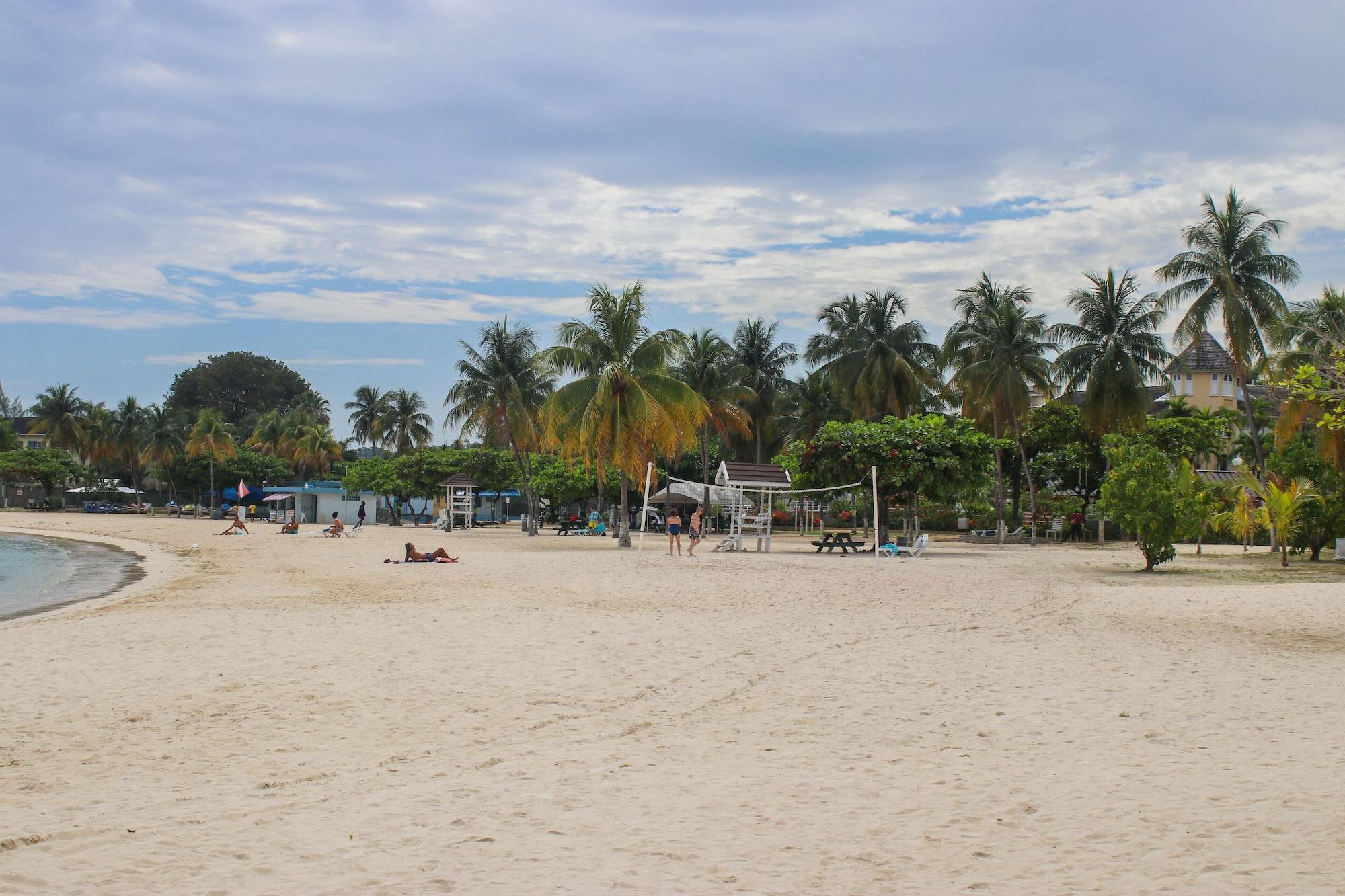 Playa Fisherman's Point  Beach Resort