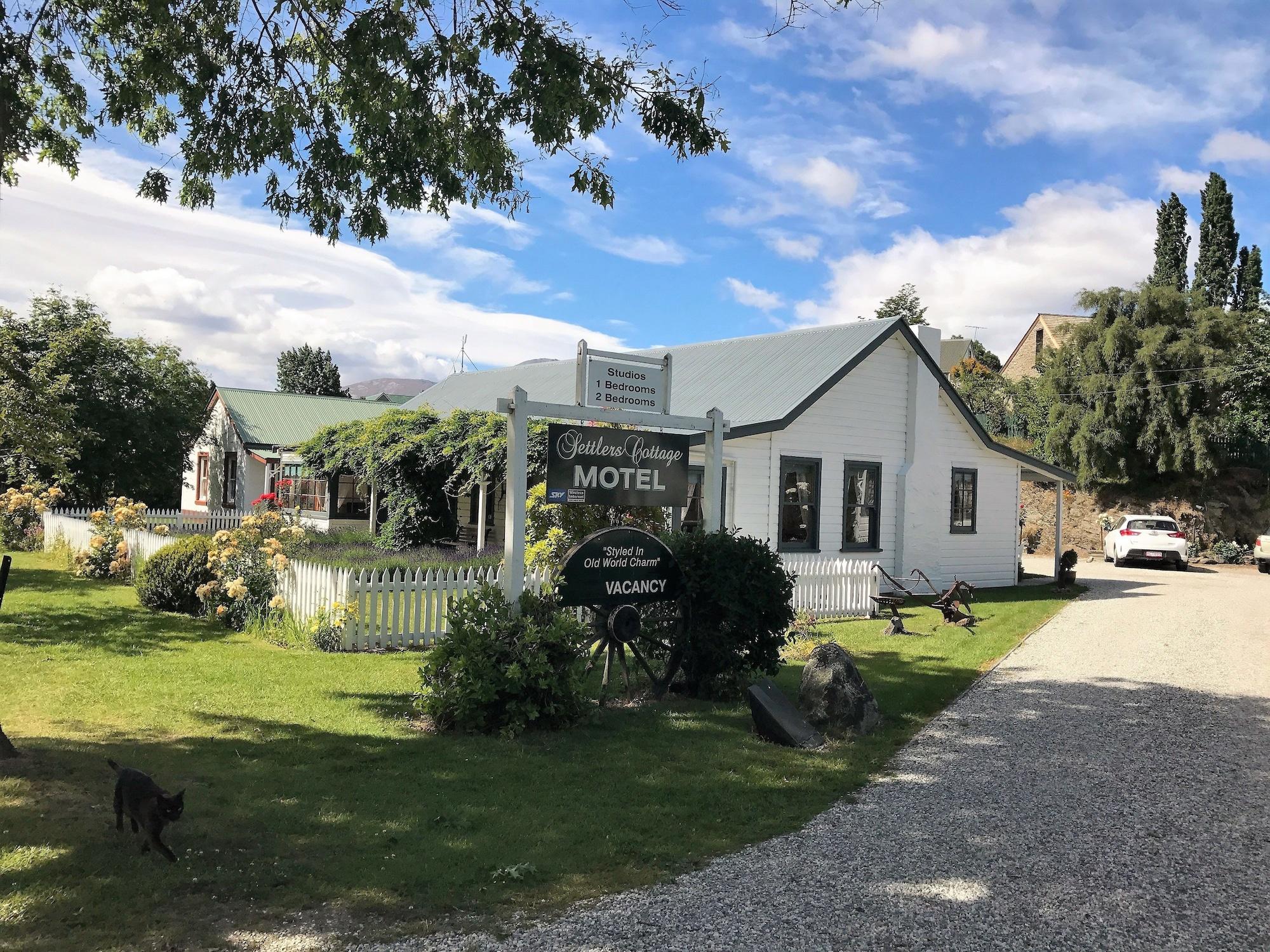 Varios Settlers Cottage Motel