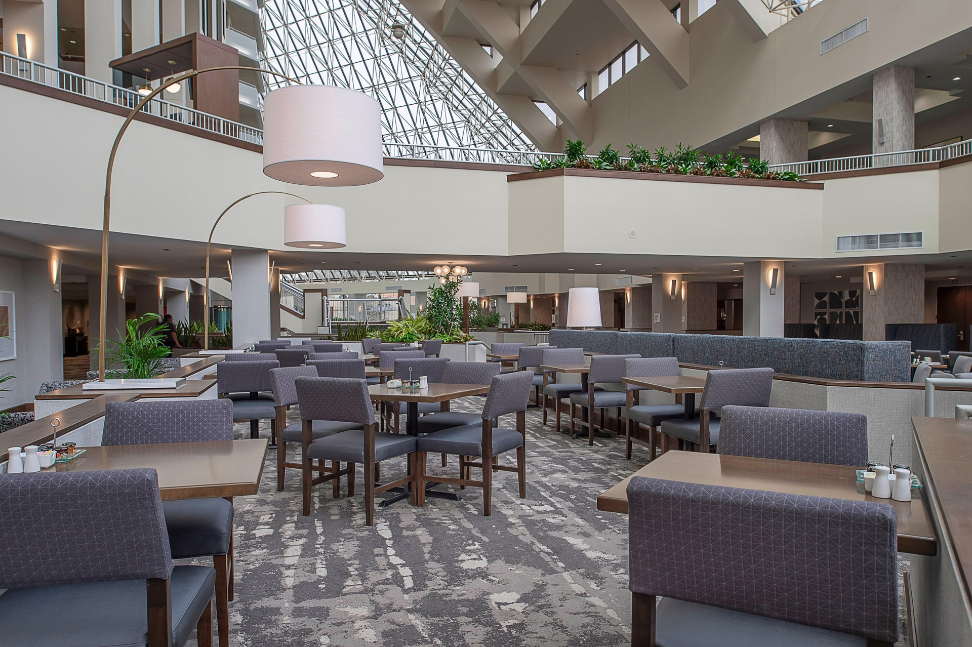 Restaurant Crowne Plaza St. Louis Airport by IHG