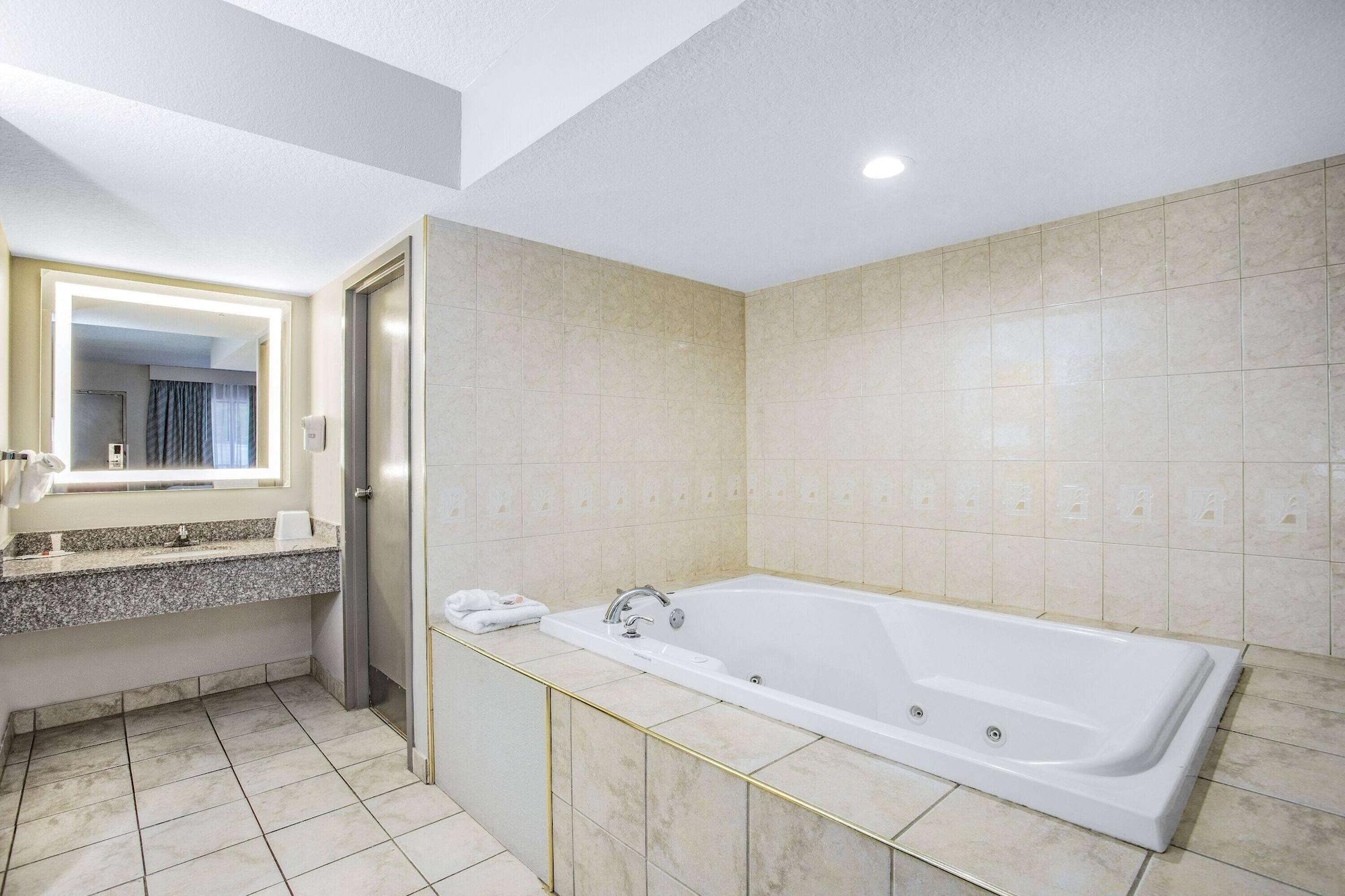 Equipamiento de Habitación Days Inn by Wyndham N Orlando/Casselberry