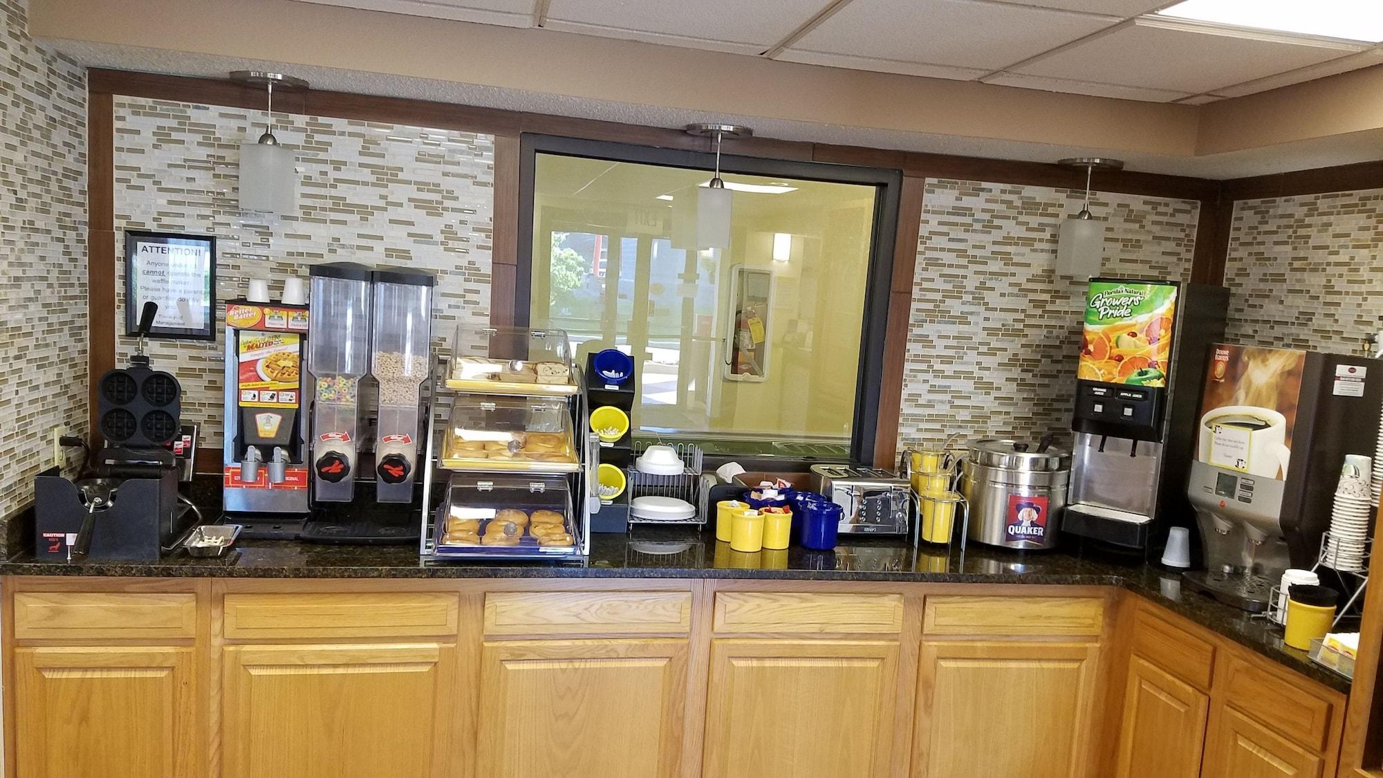 Restaurant Days Inn by Wyndham Hillsdale