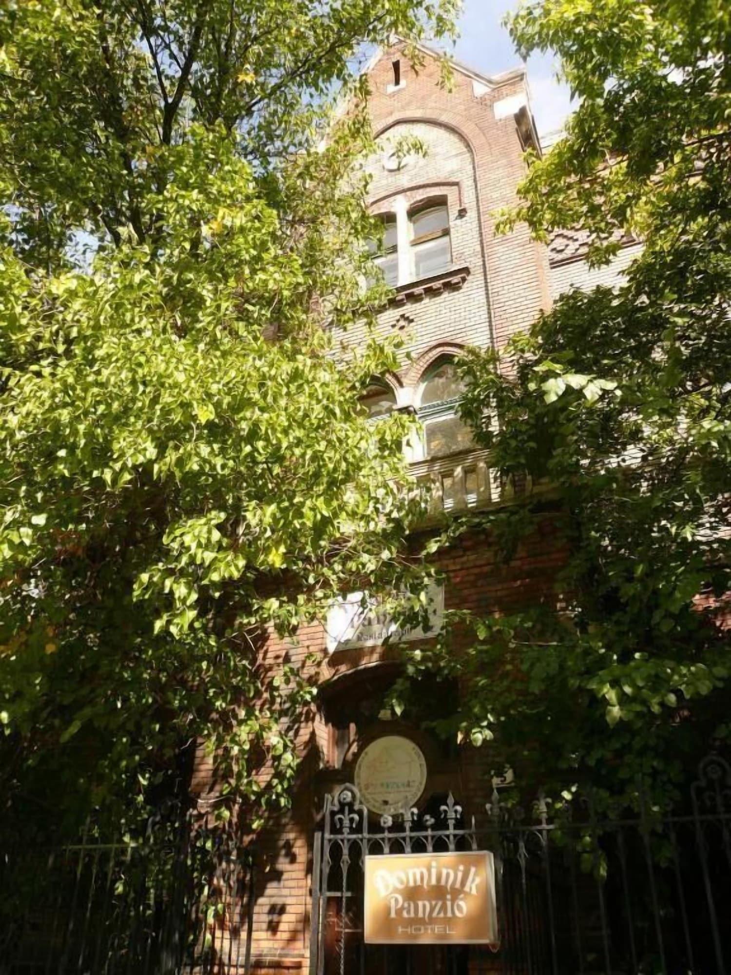 Vista Exterior Dominik Panzio