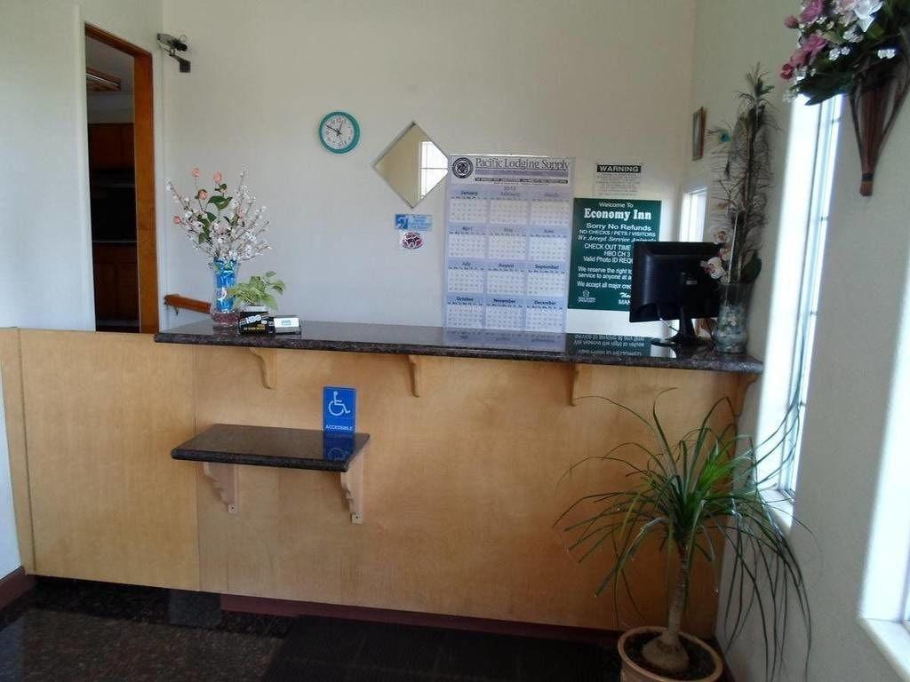 Vista Lobby Economy Inn Morgan Hill