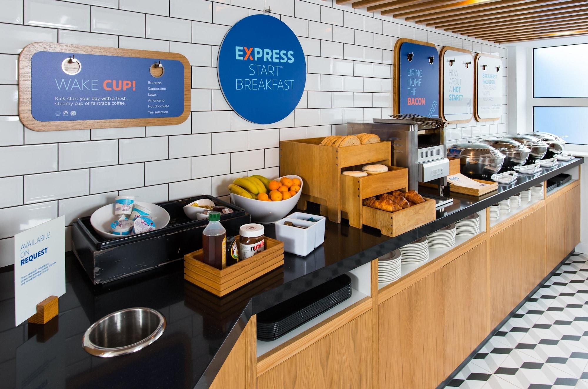 Restaurant Holiday Inn Express Cardiff Bay by IHG