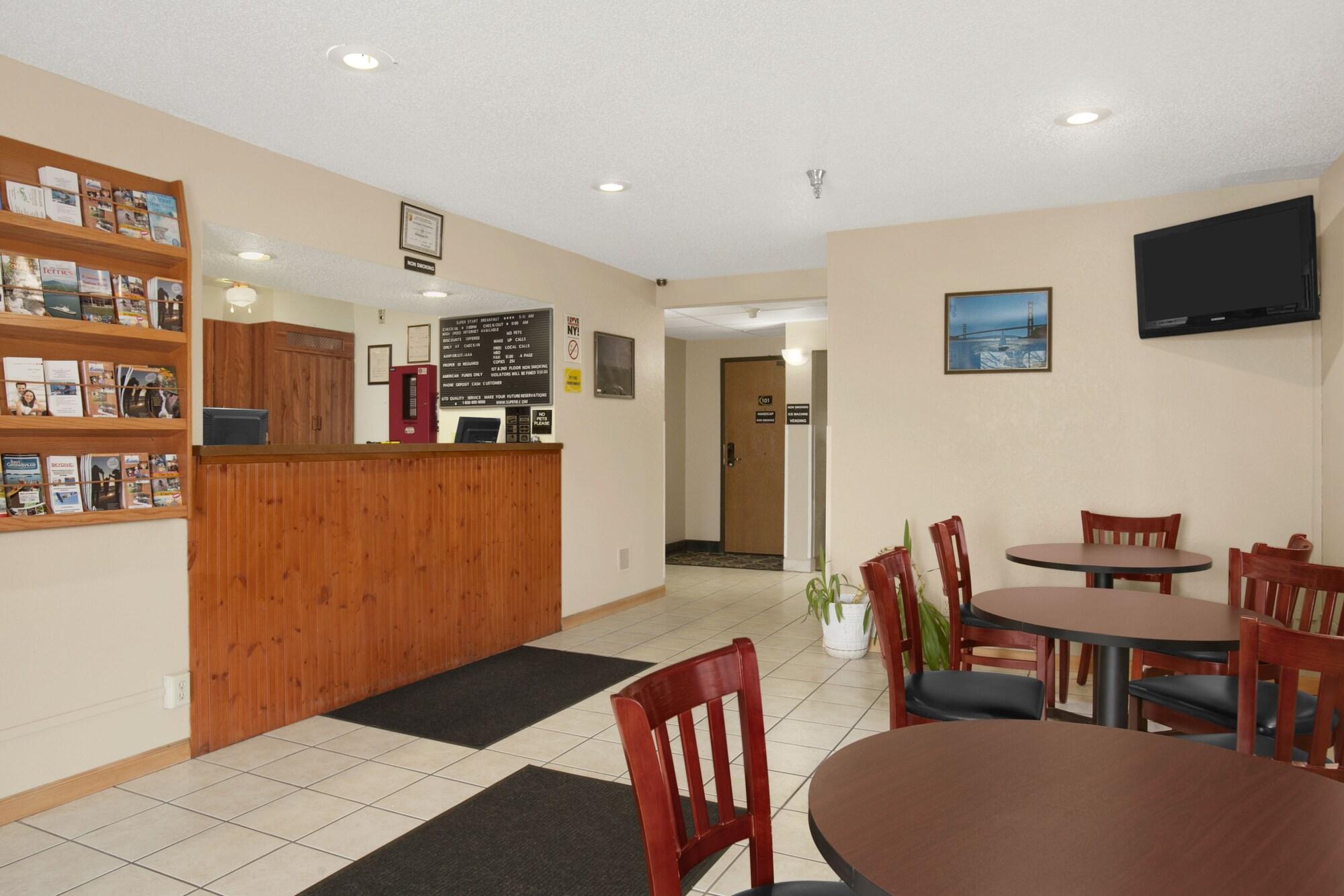 Vista Lobby Super 8 by Wyndham Massena NY