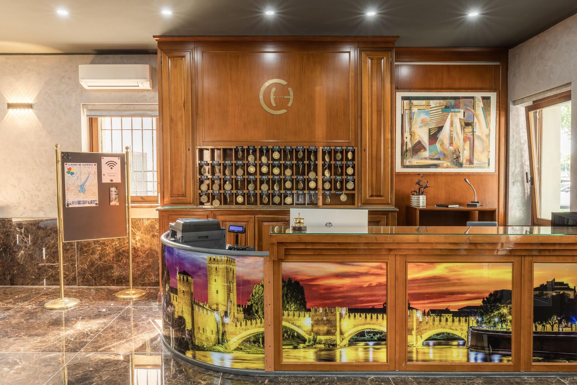 Vista Lobby Hotel City Verona