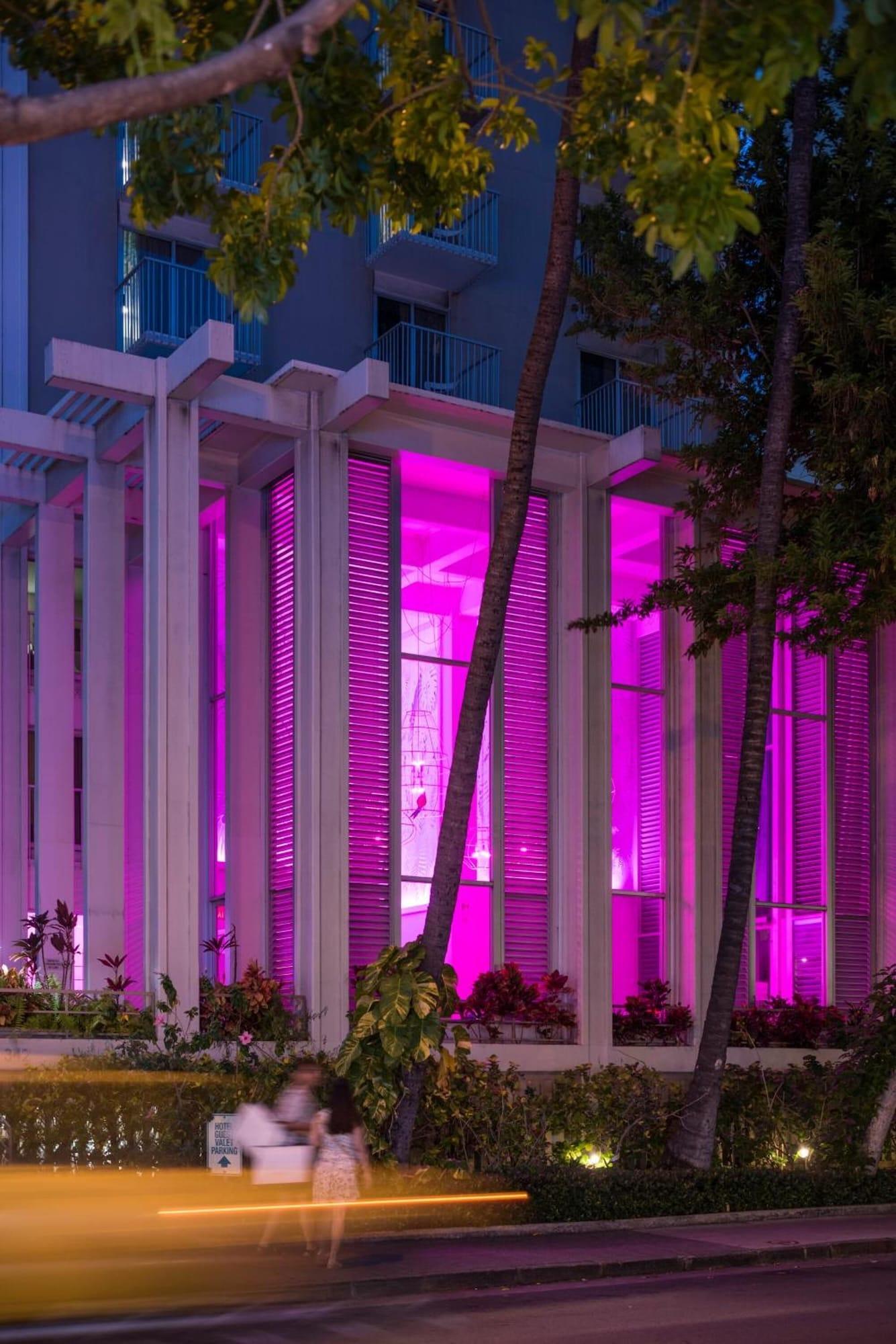 Vista Exterior Shoreline Hotel Waikiki