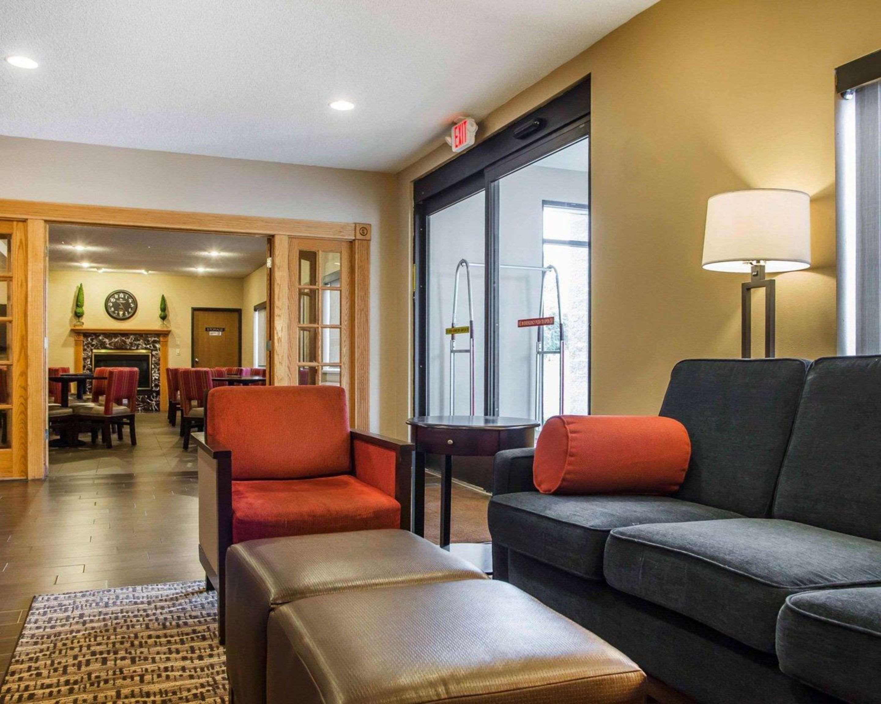 Vista Lobby Comfort Inn Rhinelander
