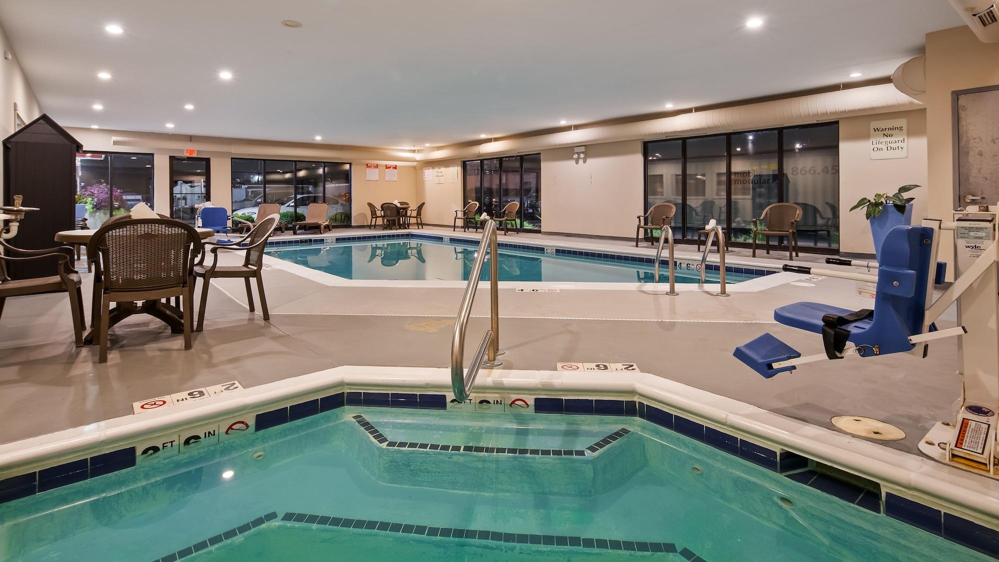 Spa Spark by Hilton Oak Forest